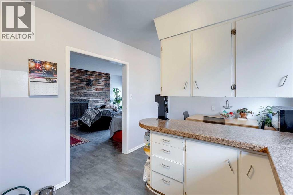 Multi-family House Bungalow for Sale in / Spruce Drive SW Wildwood Calgary 