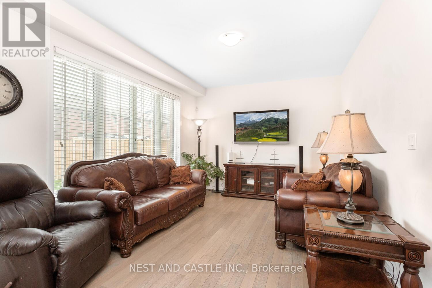 Photo 8 of 146 Cactus Crescent, Hamilton ON