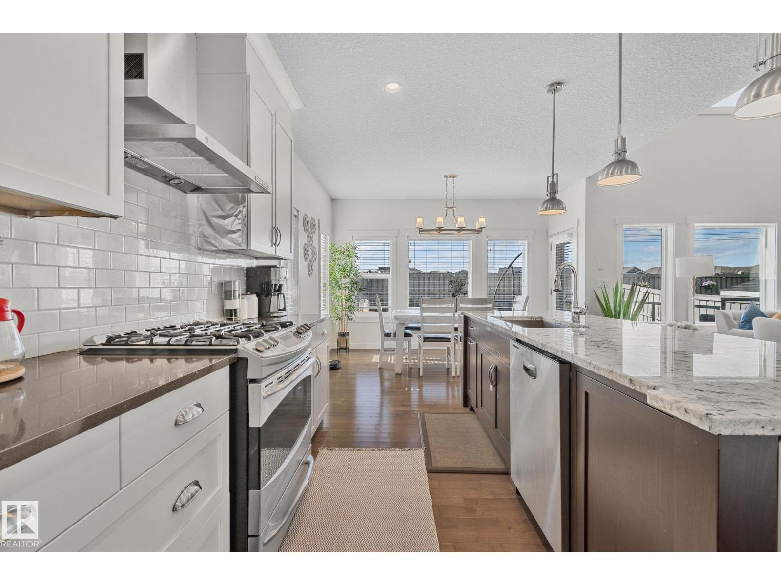 Photo 10 of 3936 Claxton Lo Sw, Edmonton AB