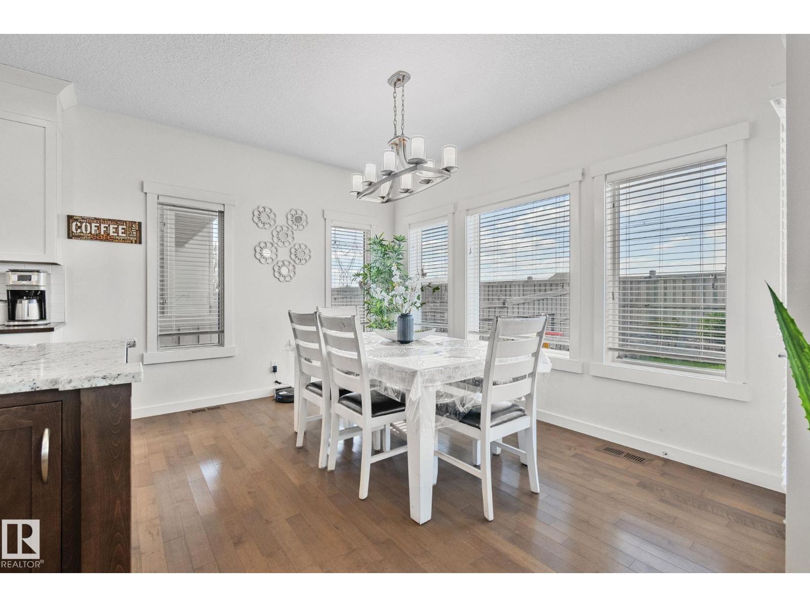 Photo 4 of 3936 Claxton Lo Sw, Edmonton AB