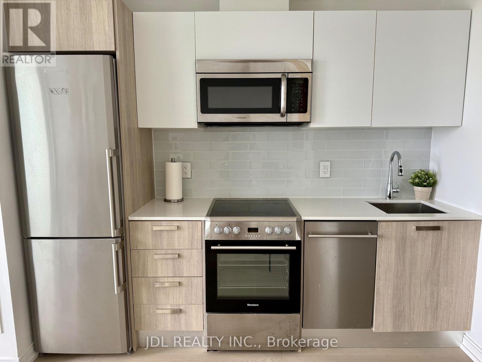 Photo 3 of 4107 42 Charles Street E, Toronto ON