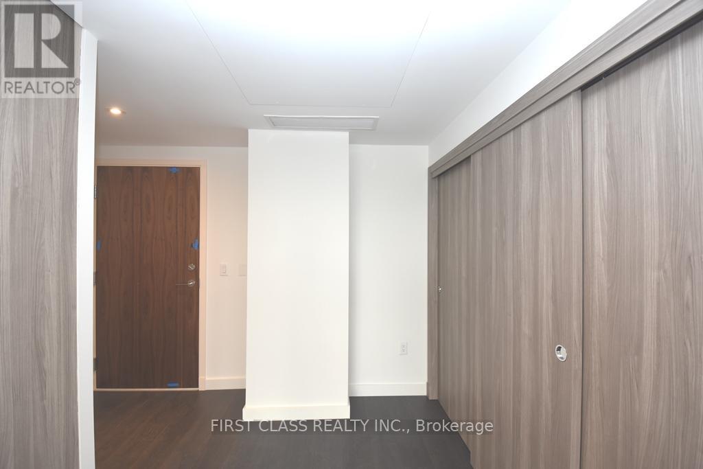 Photo 3 of 1707 25 Mcmahon Drive, Toronto ON