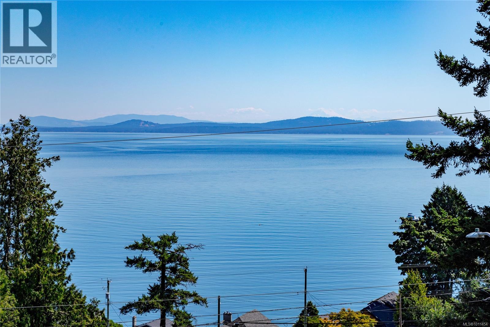 Photo 33 of 4964 Lochside Dr, Saanich BC