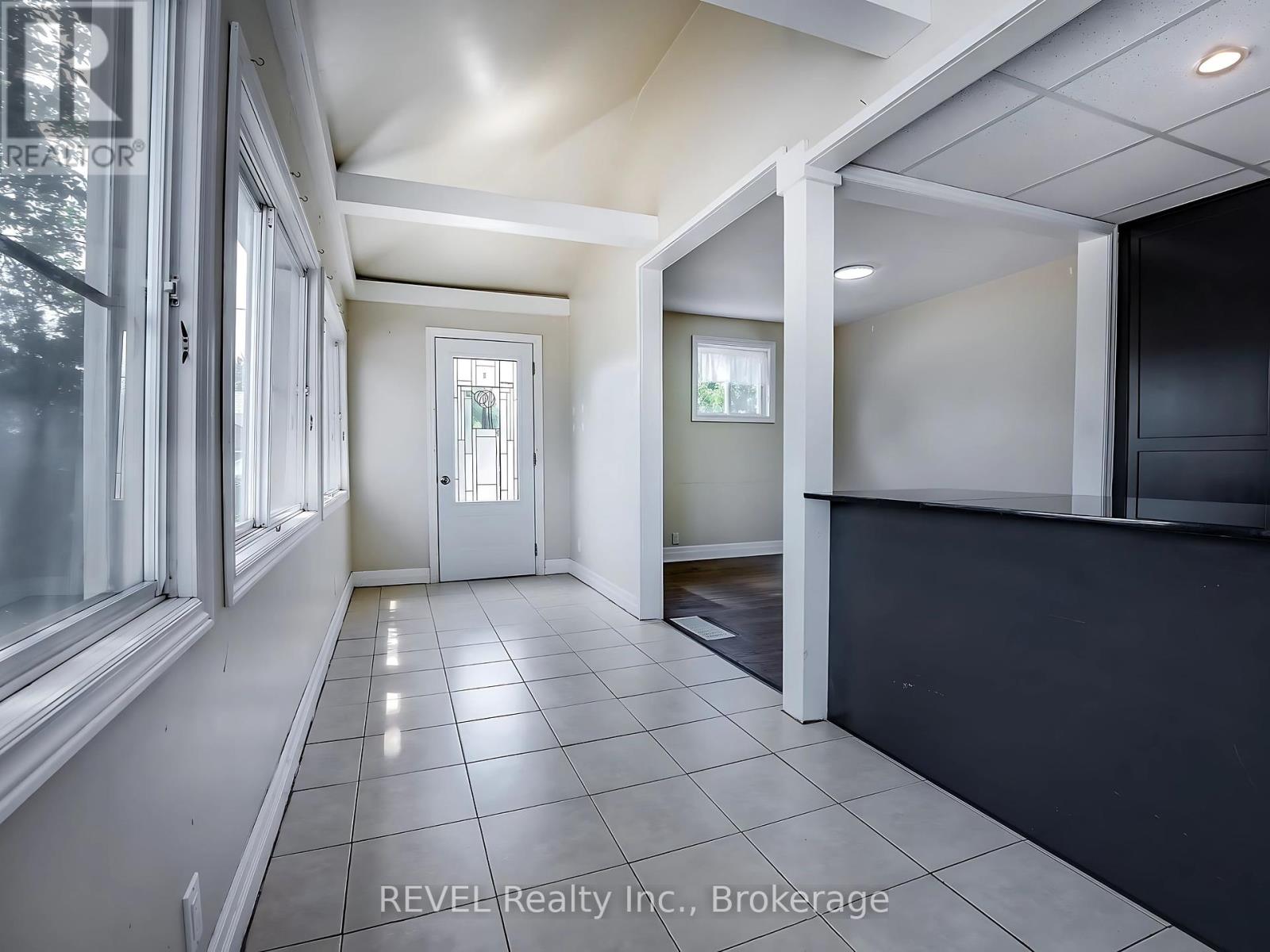 Photo 3 of Main 25 Delaware Street, St Catharines ON