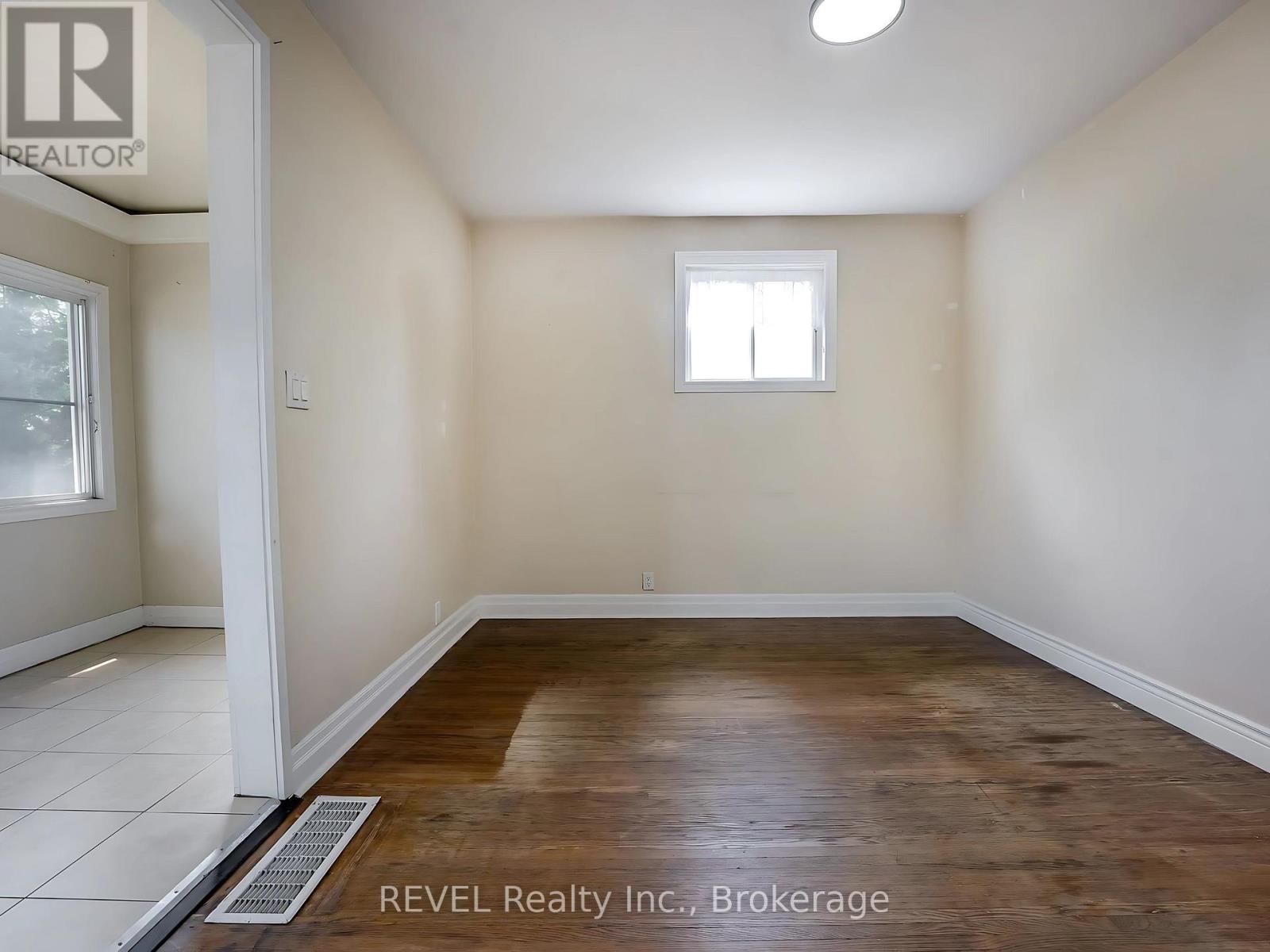 Photo 4 of Main 25 Delaware Street, St Catharines ON