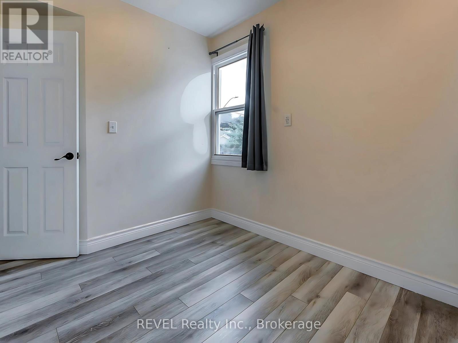 Photo 8 of Main 25 Delaware Street, St Catharines ON