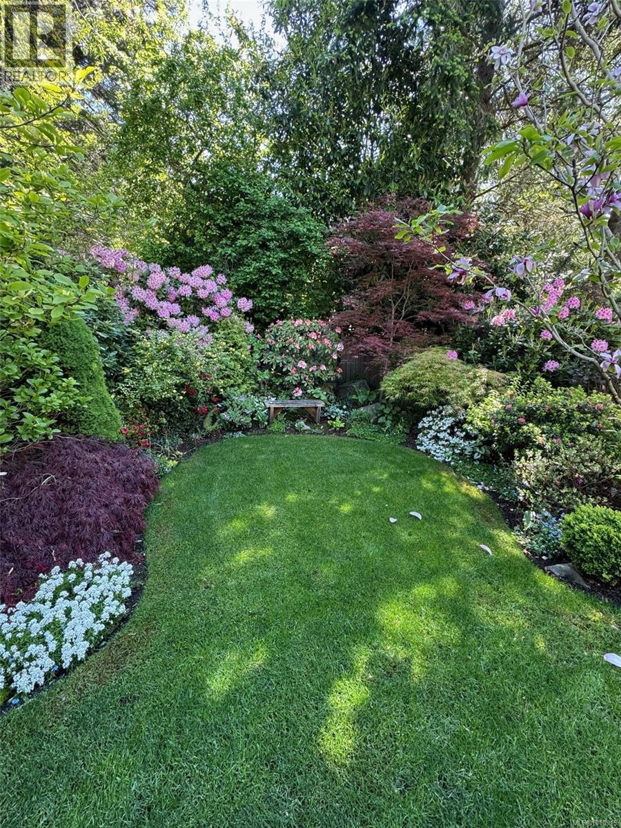 Photo 43 of 3913 Gibson Crt, Saanich BC