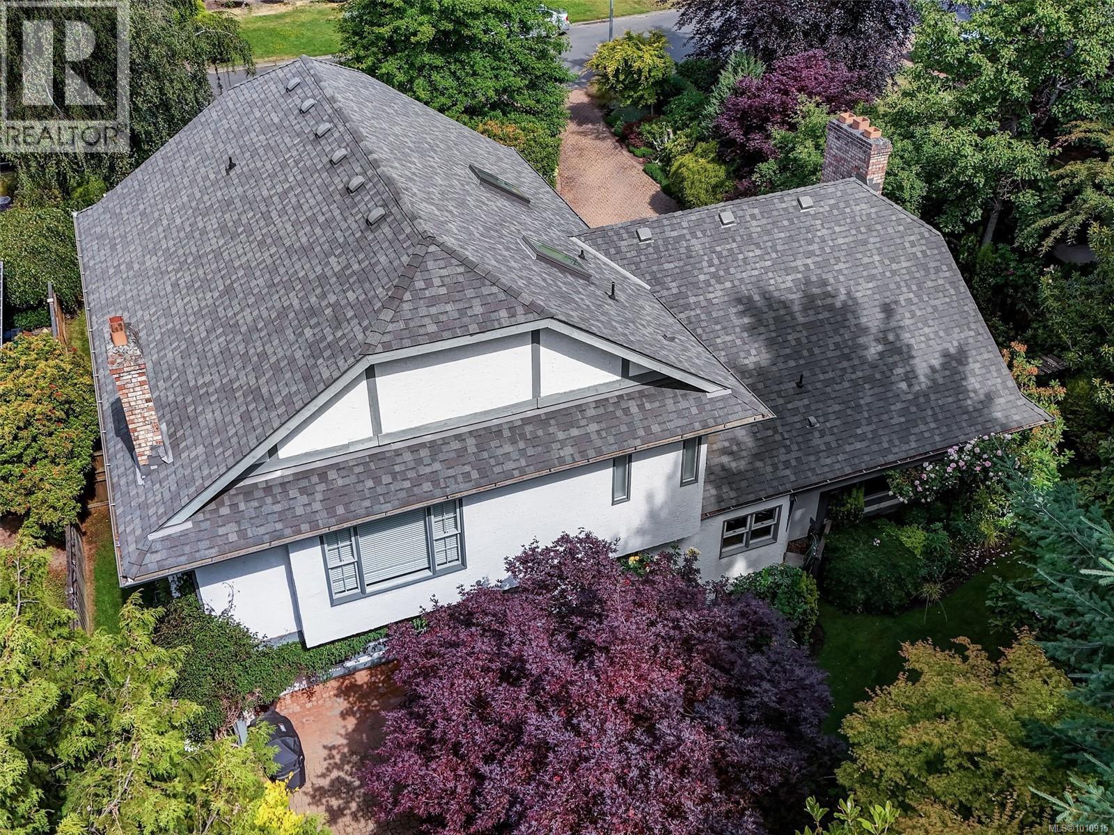 Photo 37 of 3913 Gibson Crt, Saanich BC