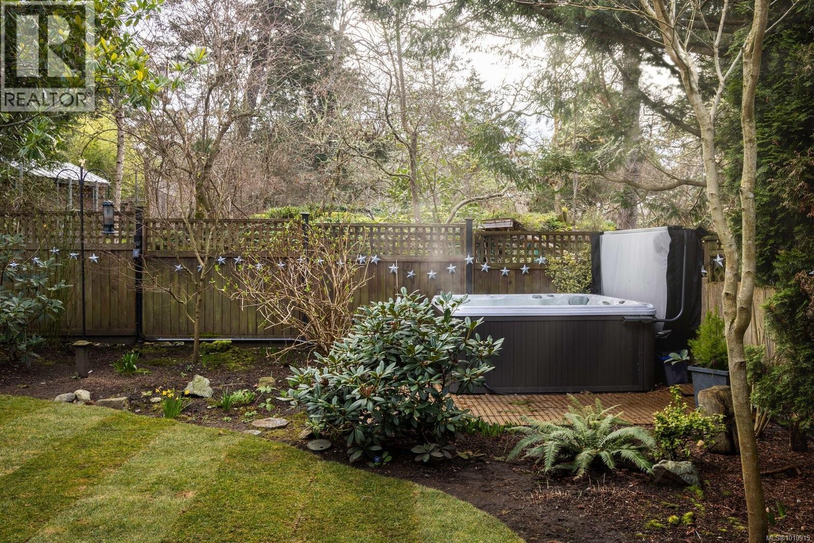 Photo 17 of 3913 Gibson Crt, Saanich BC