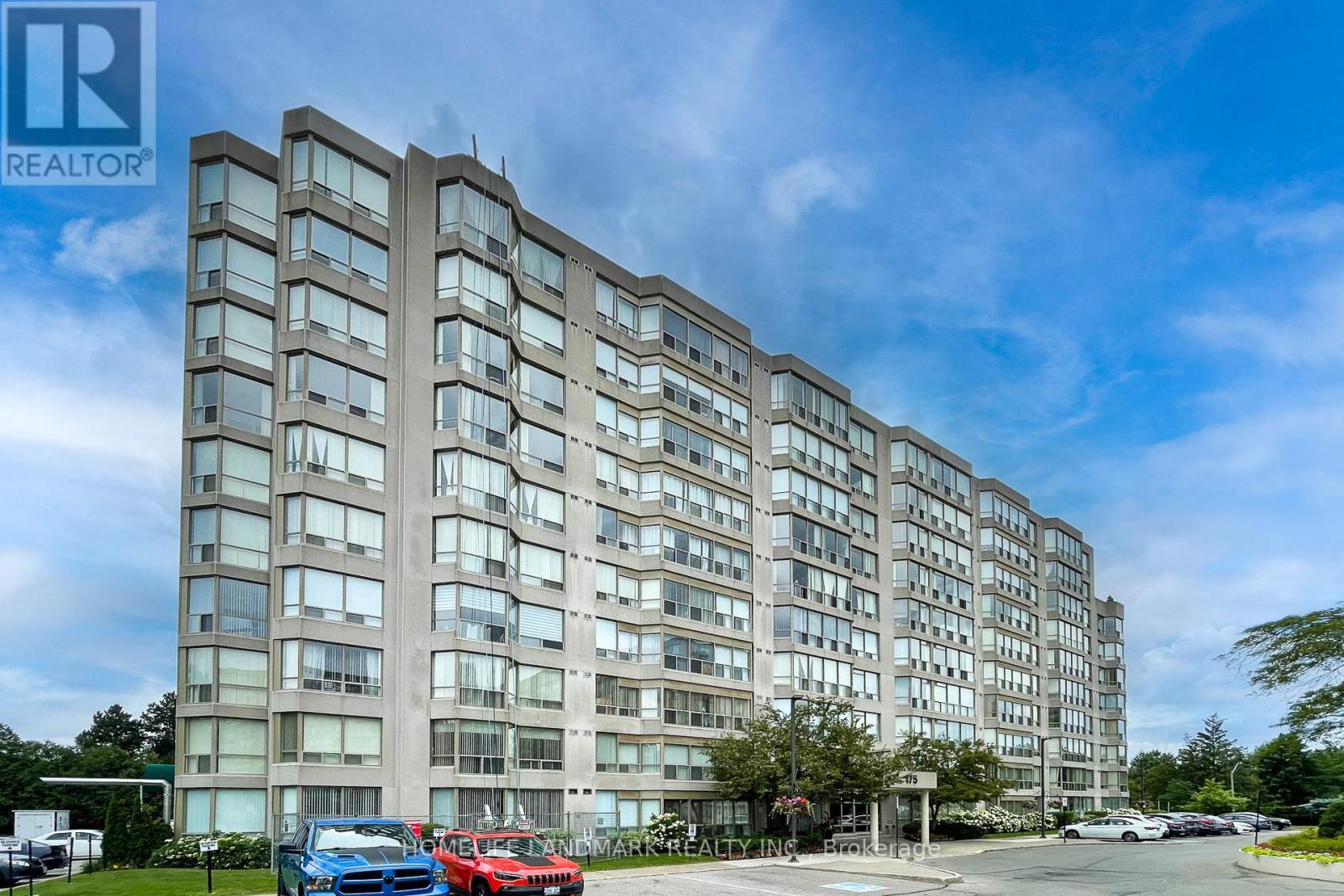 Photo 1 of 302 175 Cedar Avenue, Richmond Hill ON