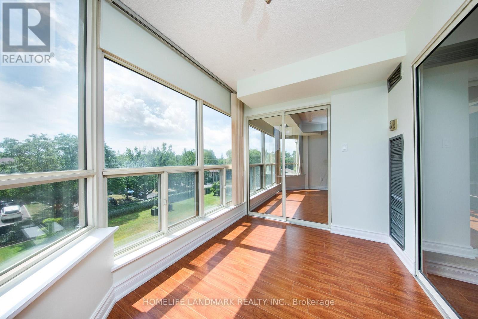 Photo 13 of 302 175 Cedar Avenue, Richmond Hill ON