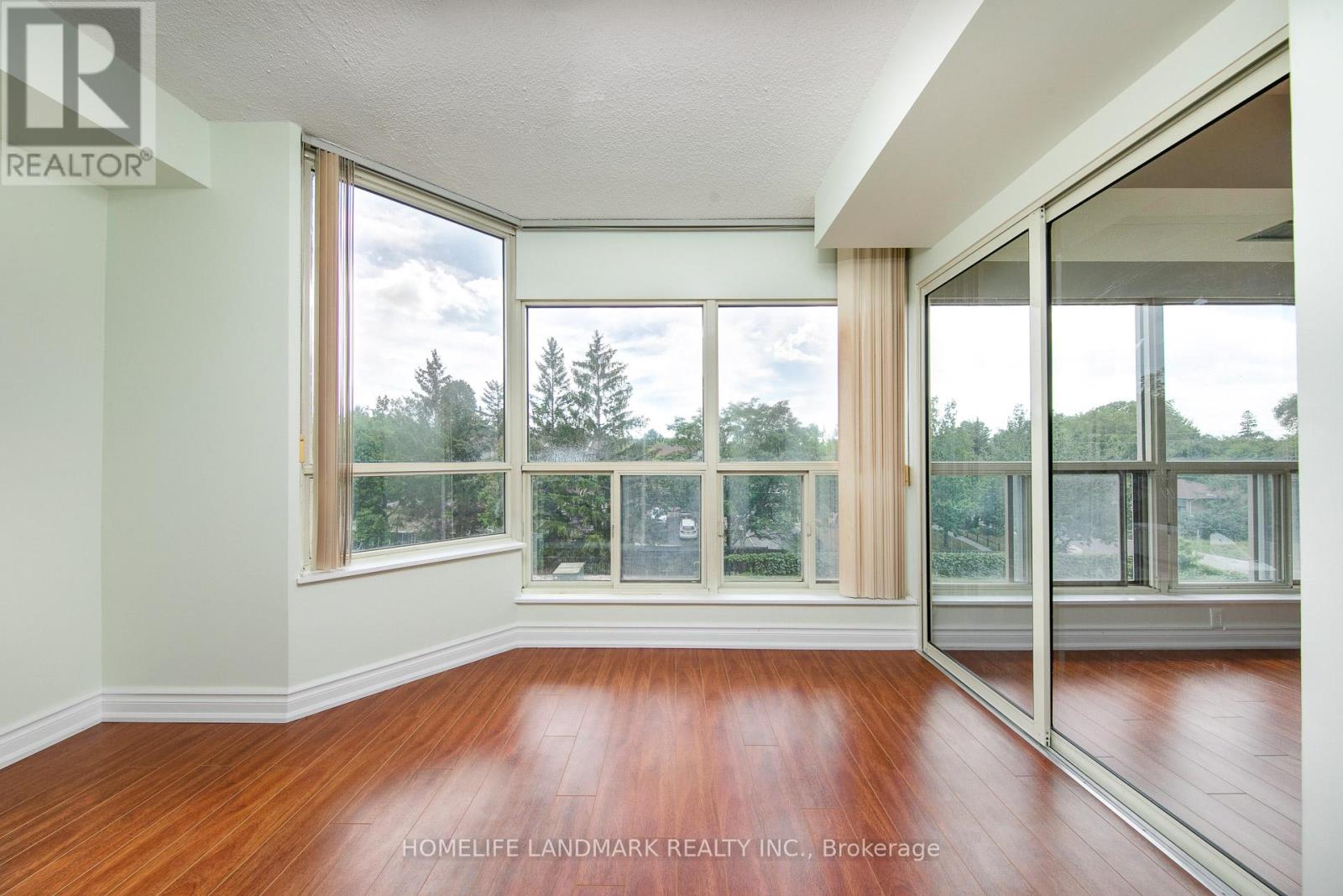 Photo 15 of 302 175 Cedar Avenue, Richmond Hill ON