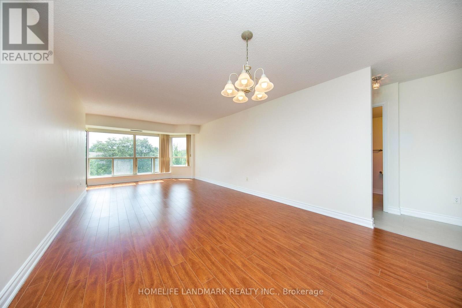 Photo 18 of 302 175 Cedar Avenue, Richmond Hill ON