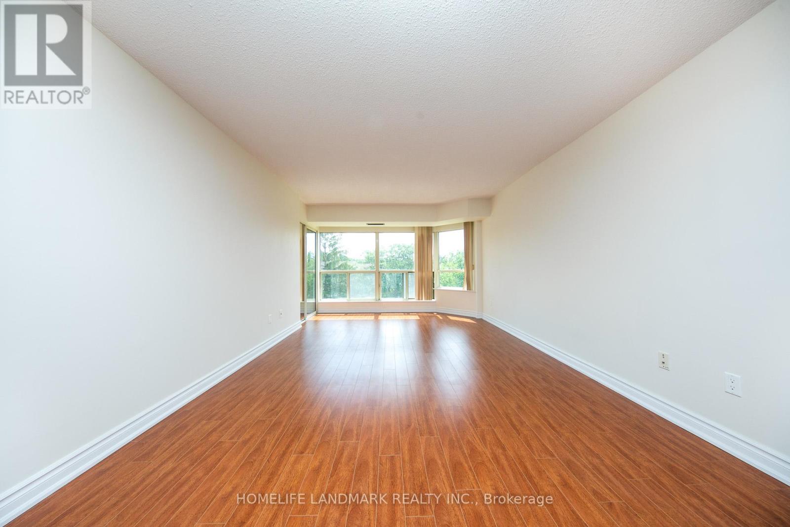 Photo 19 of 302 175 Cedar Avenue, Richmond Hill ON