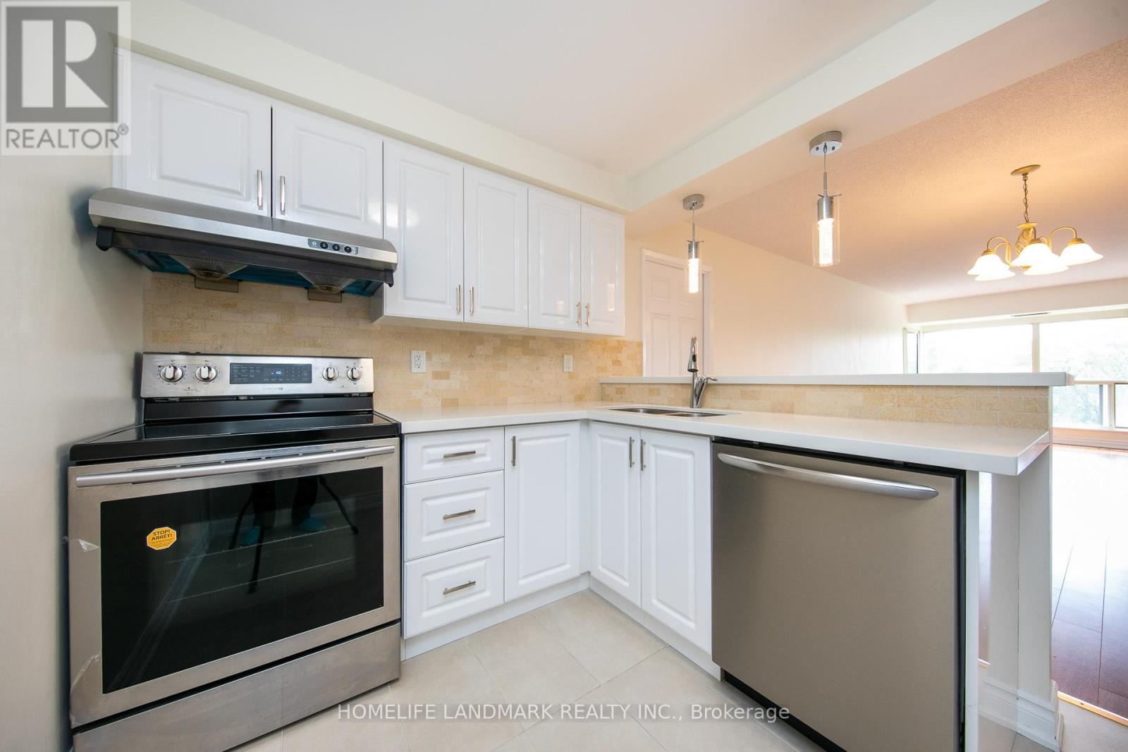 Photo 22 of 302 175 Cedar Avenue, Richmond Hill ON