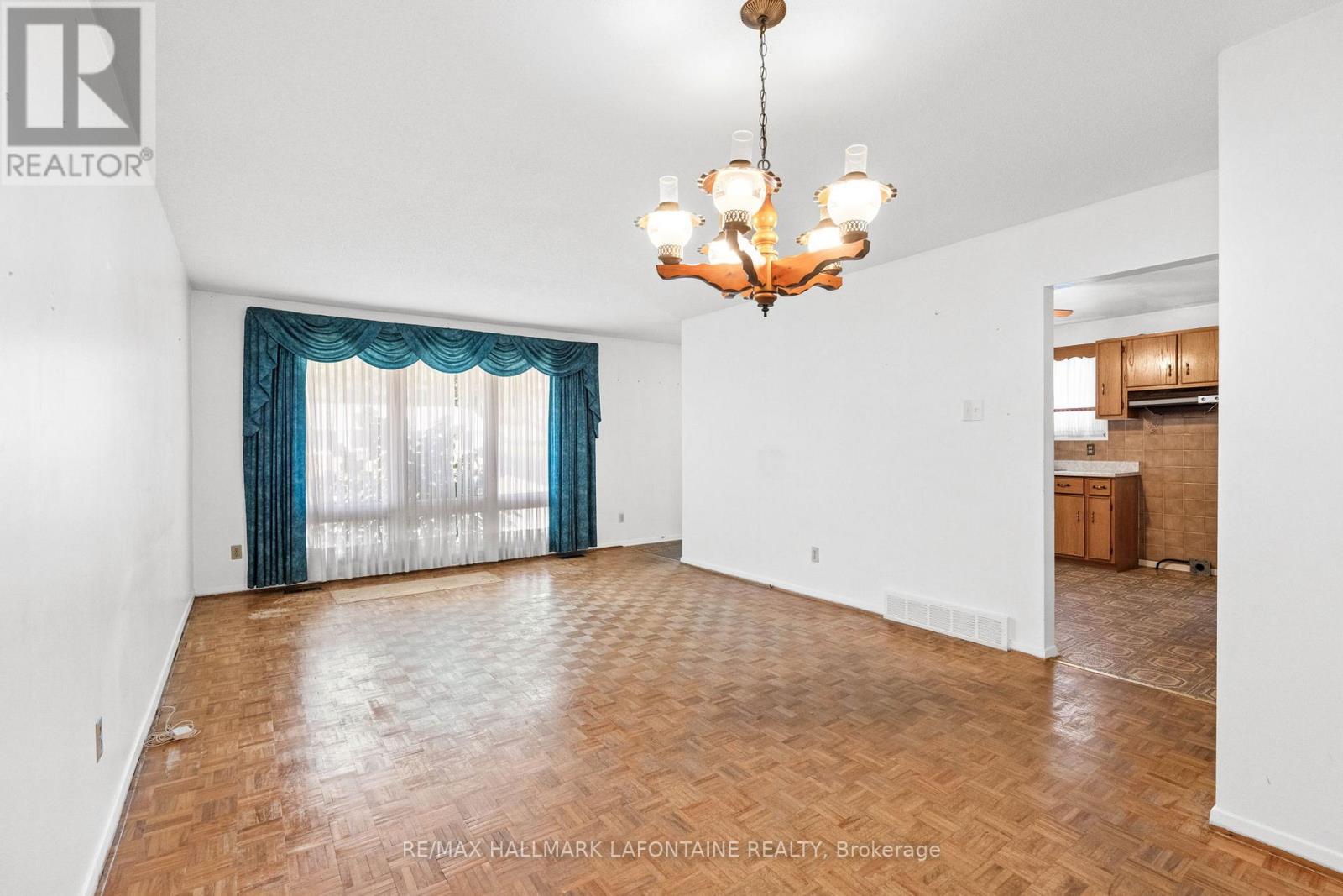 Photo 27 of 602 Eastvale Drive, Ottawa ON