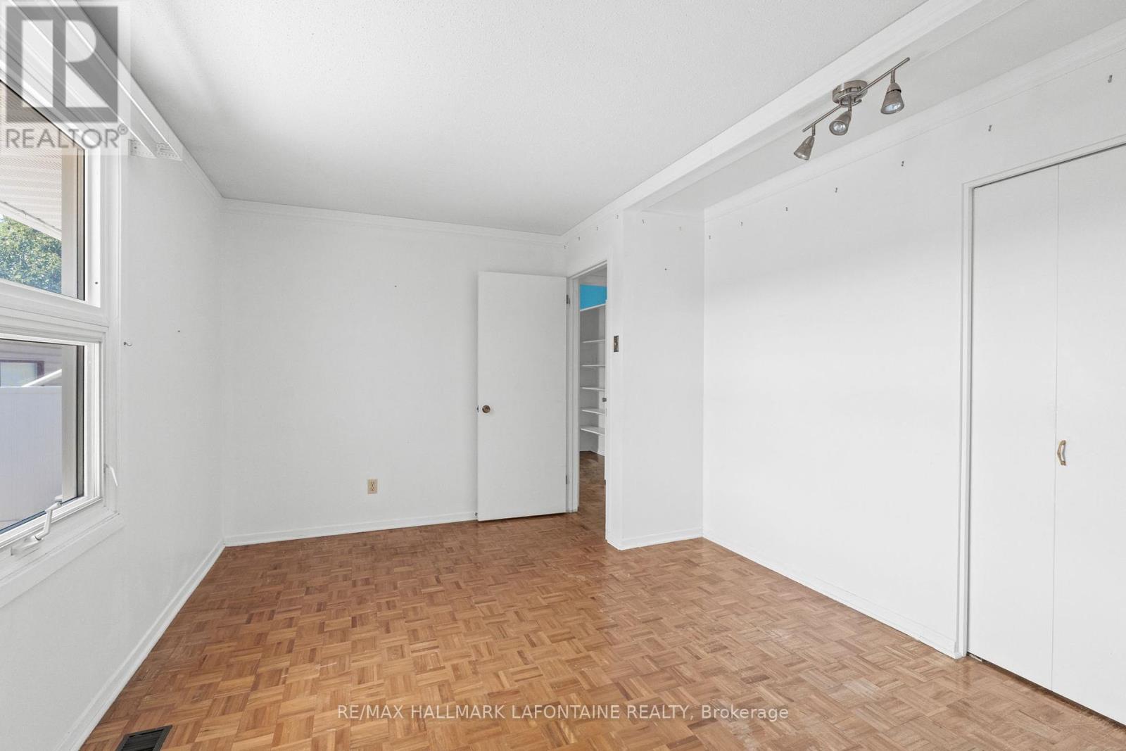 Photo 5 of 602 Eastvale Drive, Ottawa ON
