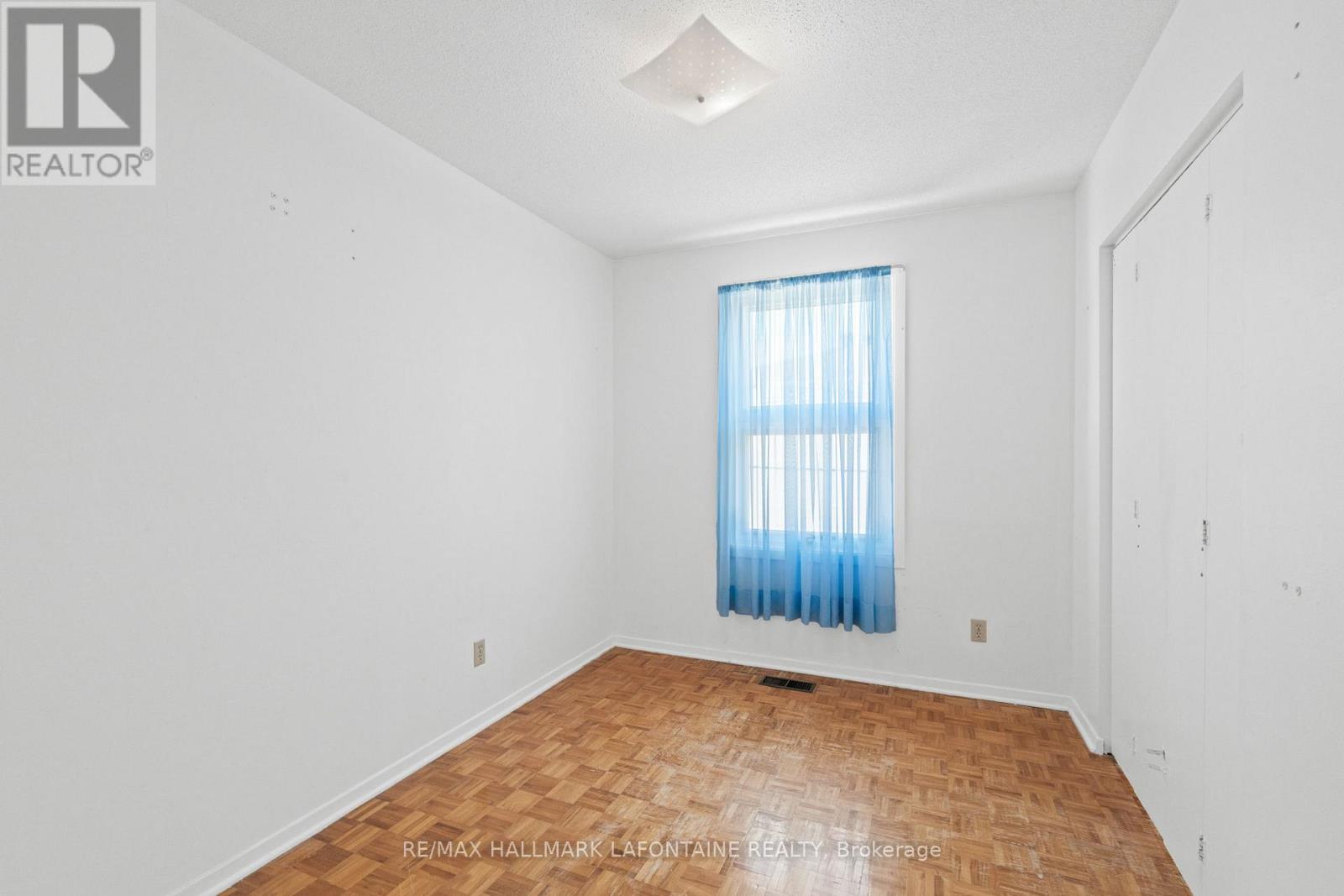 Photo 33 of 602 Eastvale Drive, Ottawa ON