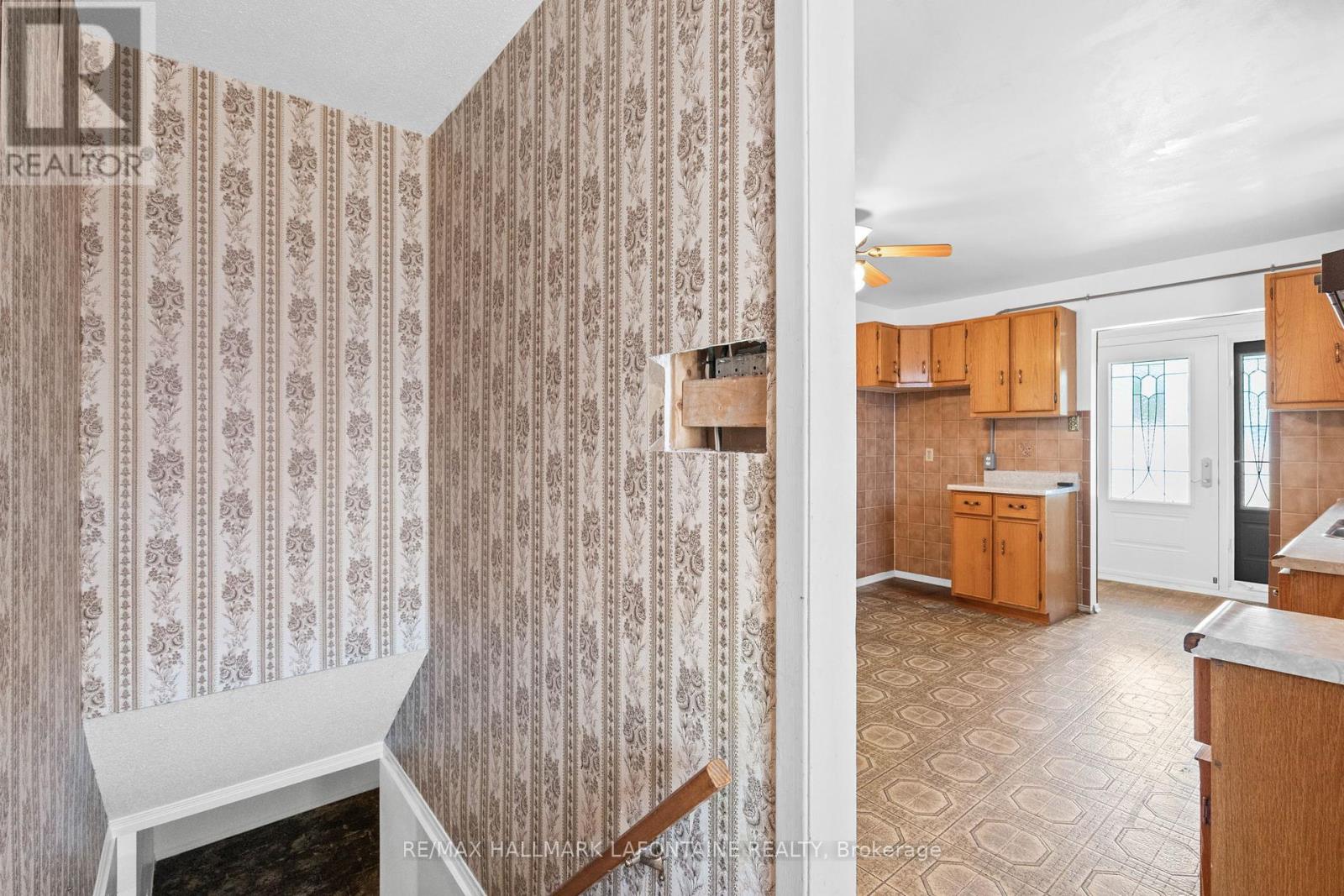 Photo 32 of 602 Eastvale Drive, Ottawa ON
