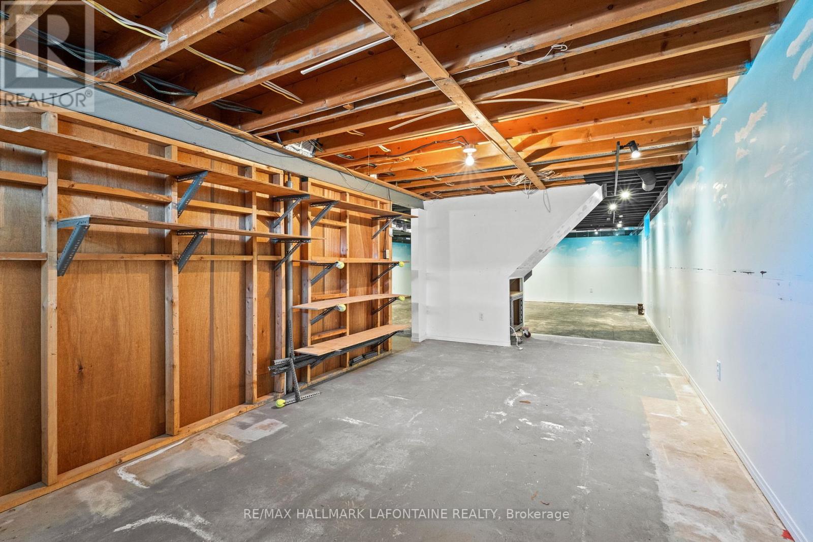 Photo 23 of 602 Eastvale Drive, Ottawa ON