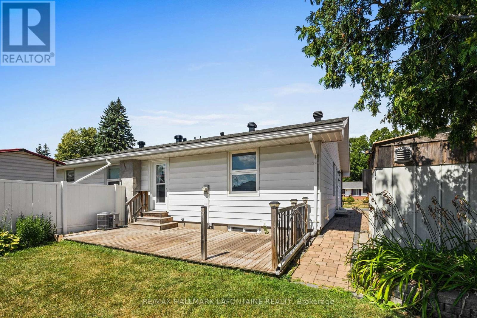 Photo 25 of 602 Eastvale Drive, Ottawa ON