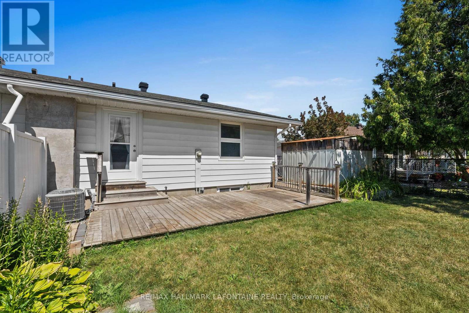 Photo 6 of 602 Eastvale Drive, Ottawa ON