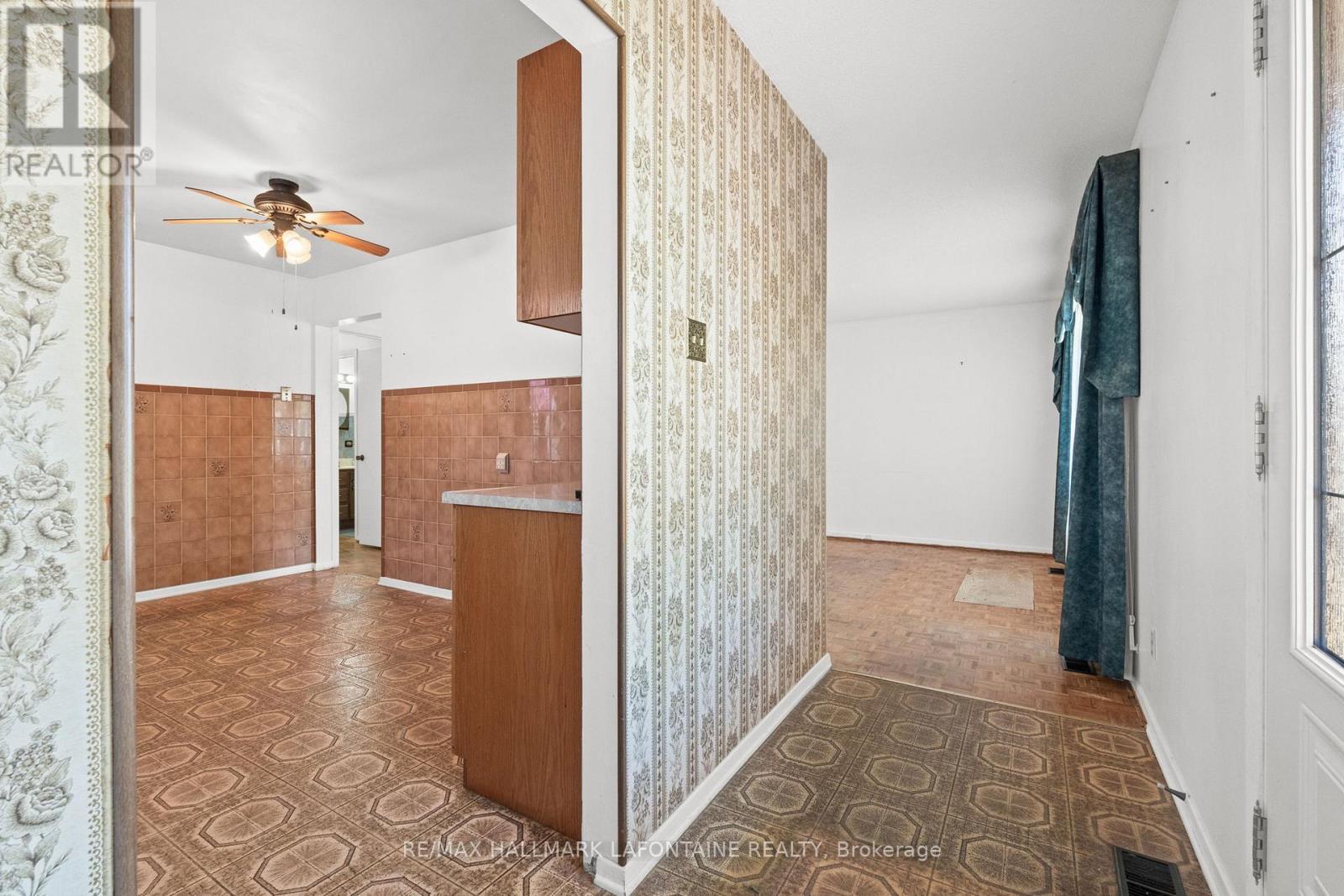 Photo 16 of 602 Eastvale Drive, Ottawa ON