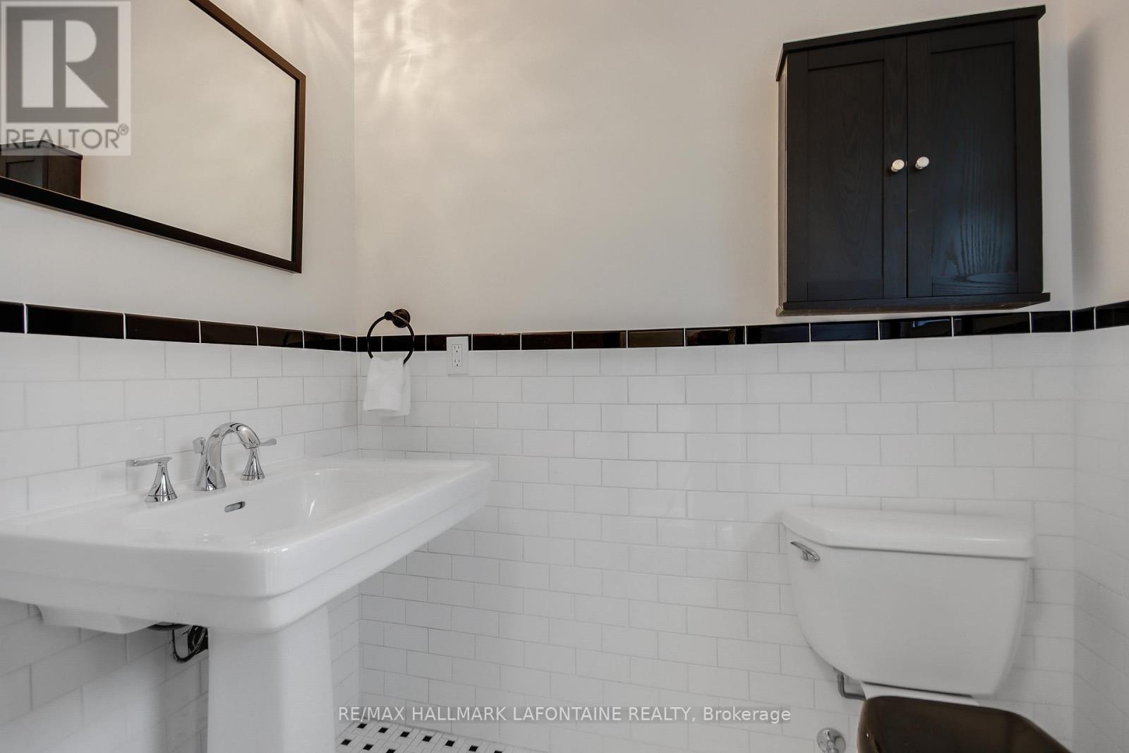 Photo 8 of 1809 Dorset Drive, Ottawa ON