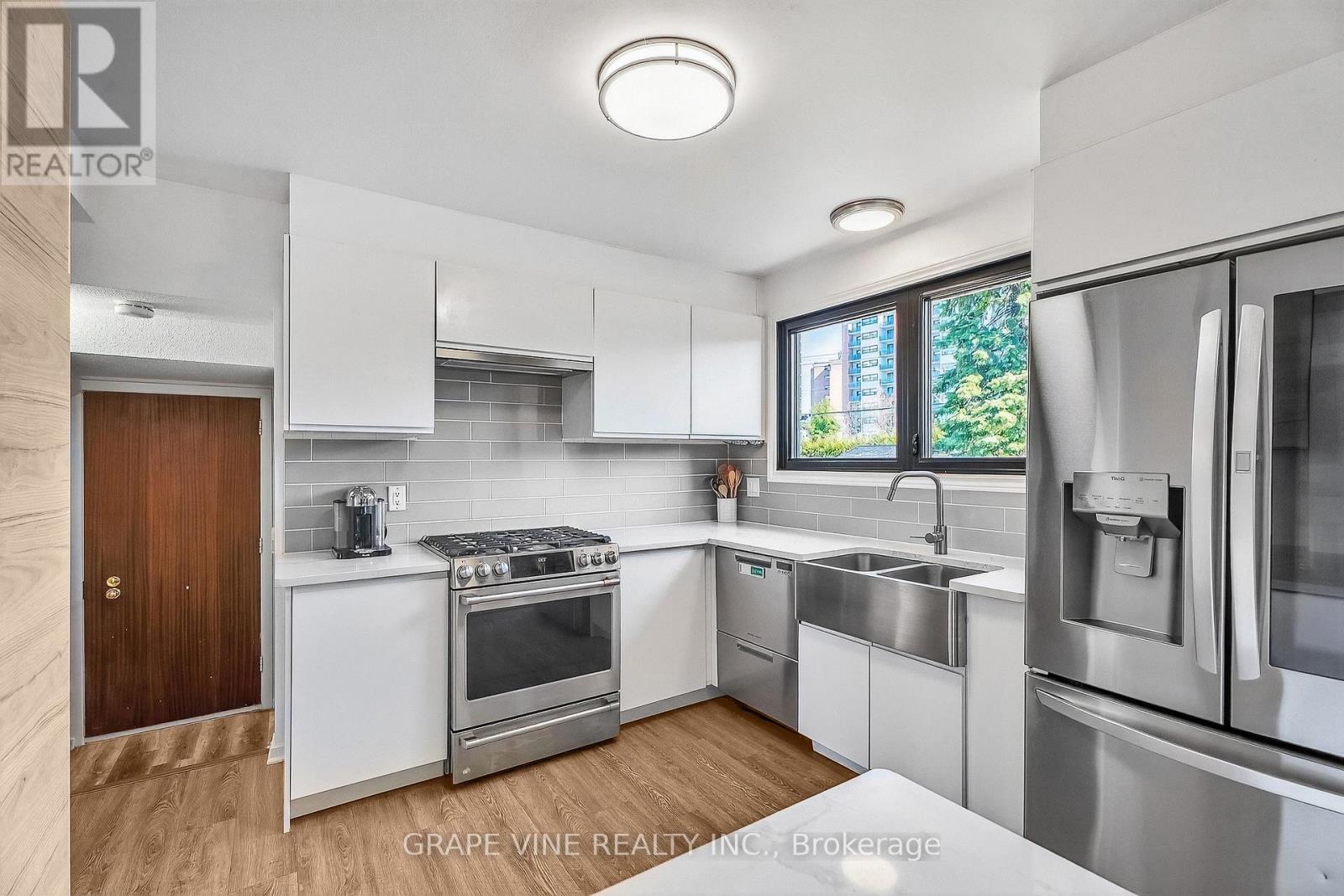 Photo 16 of 2405 Dwight Crescent, Ottawa ON