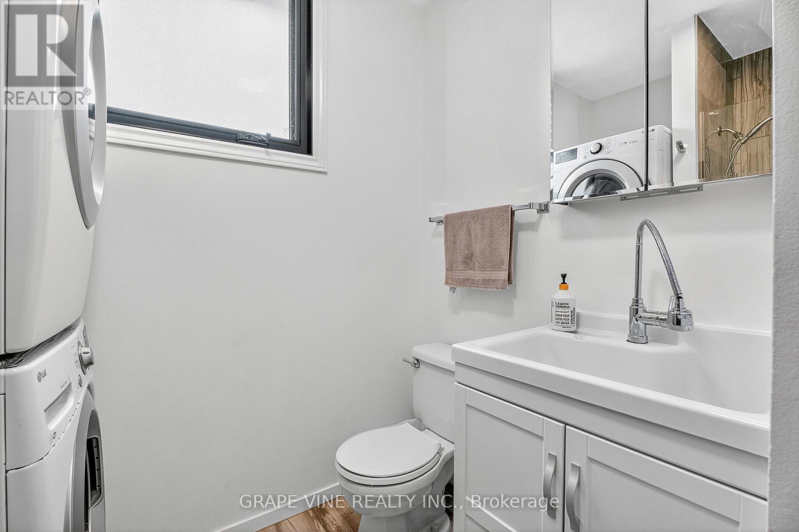 Photo 21 of 2405 Dwight Crescent, Ottawa ON