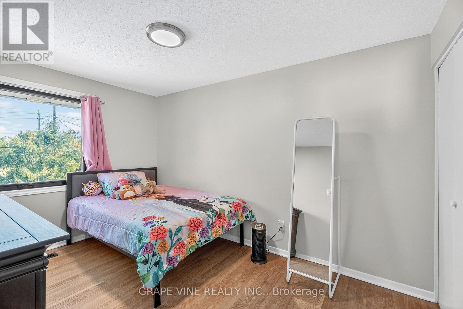 Photo 26 of 2405 Dwight Crescent, Ottawa ON