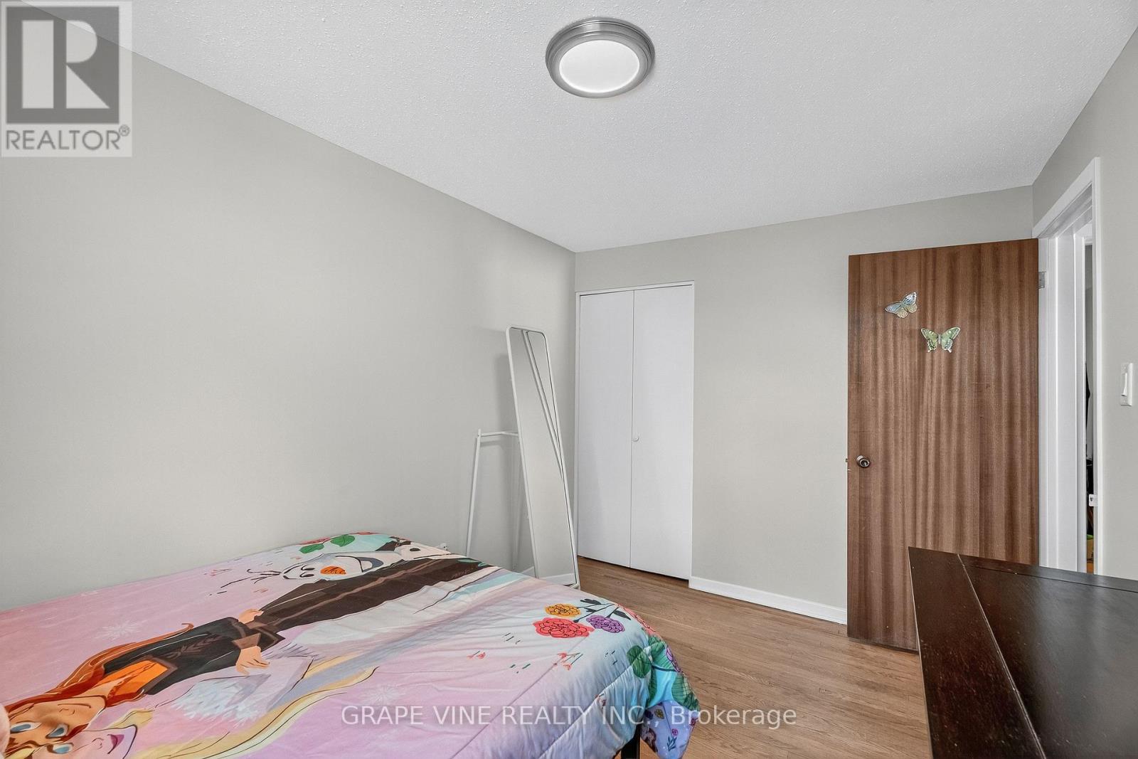 Photo 27 of 2405 Dwight Crescent, Ottawa ON