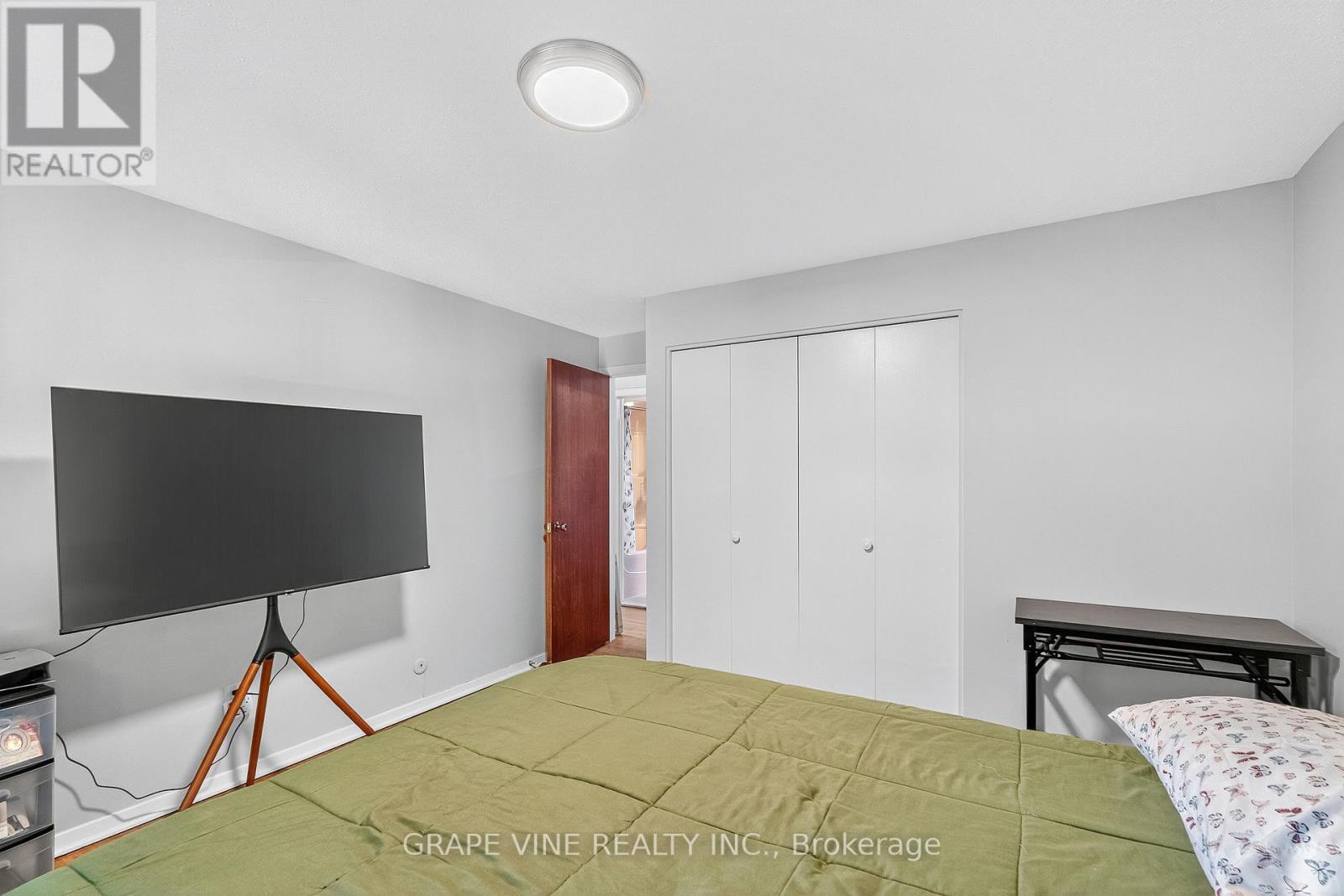 Photo 29 of 2405 Dwight Crescent, Ottawa ON