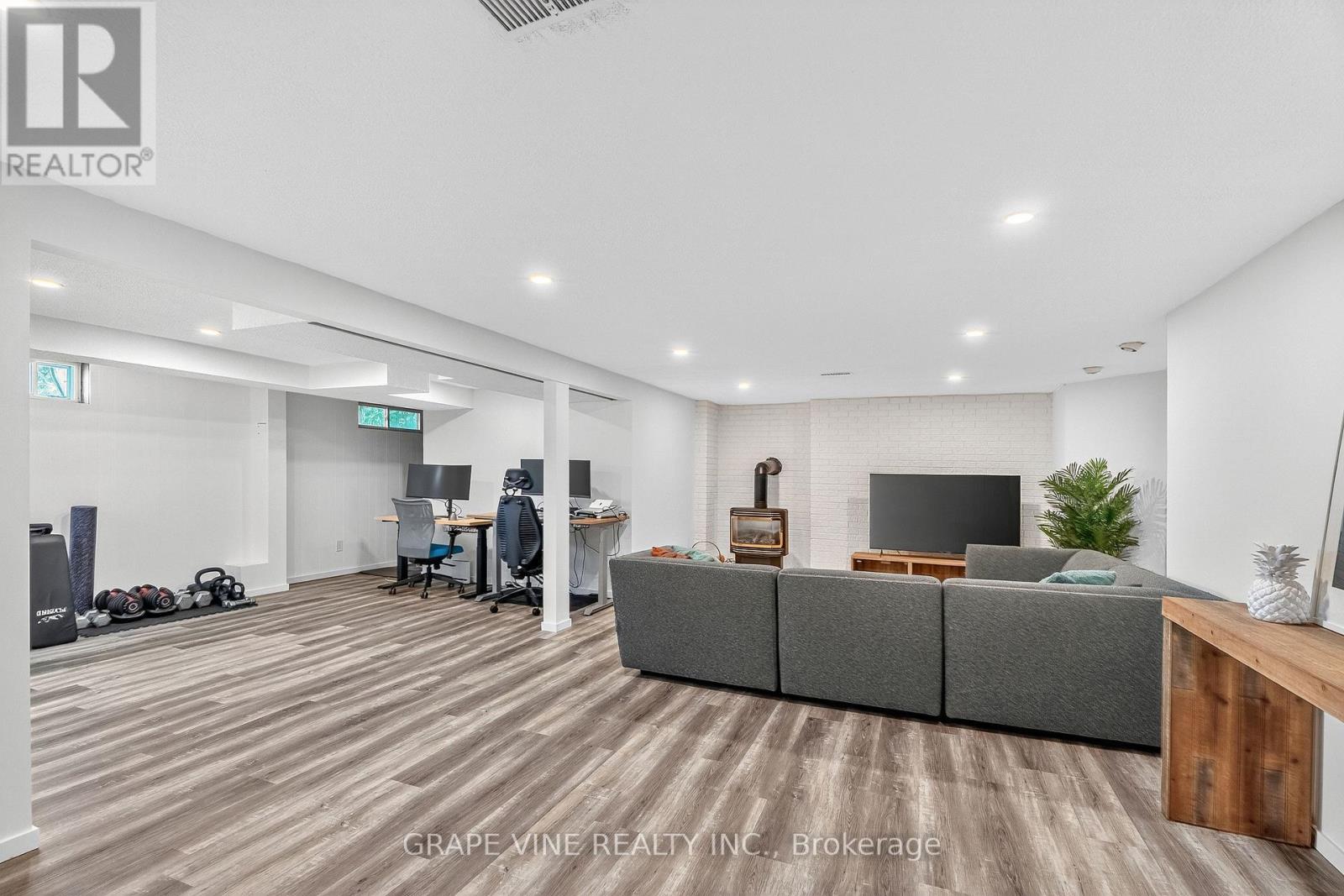 Photo 31 of 2405 Dwight Crescent, Ottawa ON