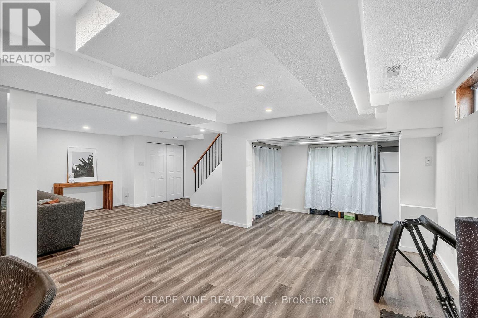 Photo 33 of 2405 Dwight Crescent, Ottawa ON