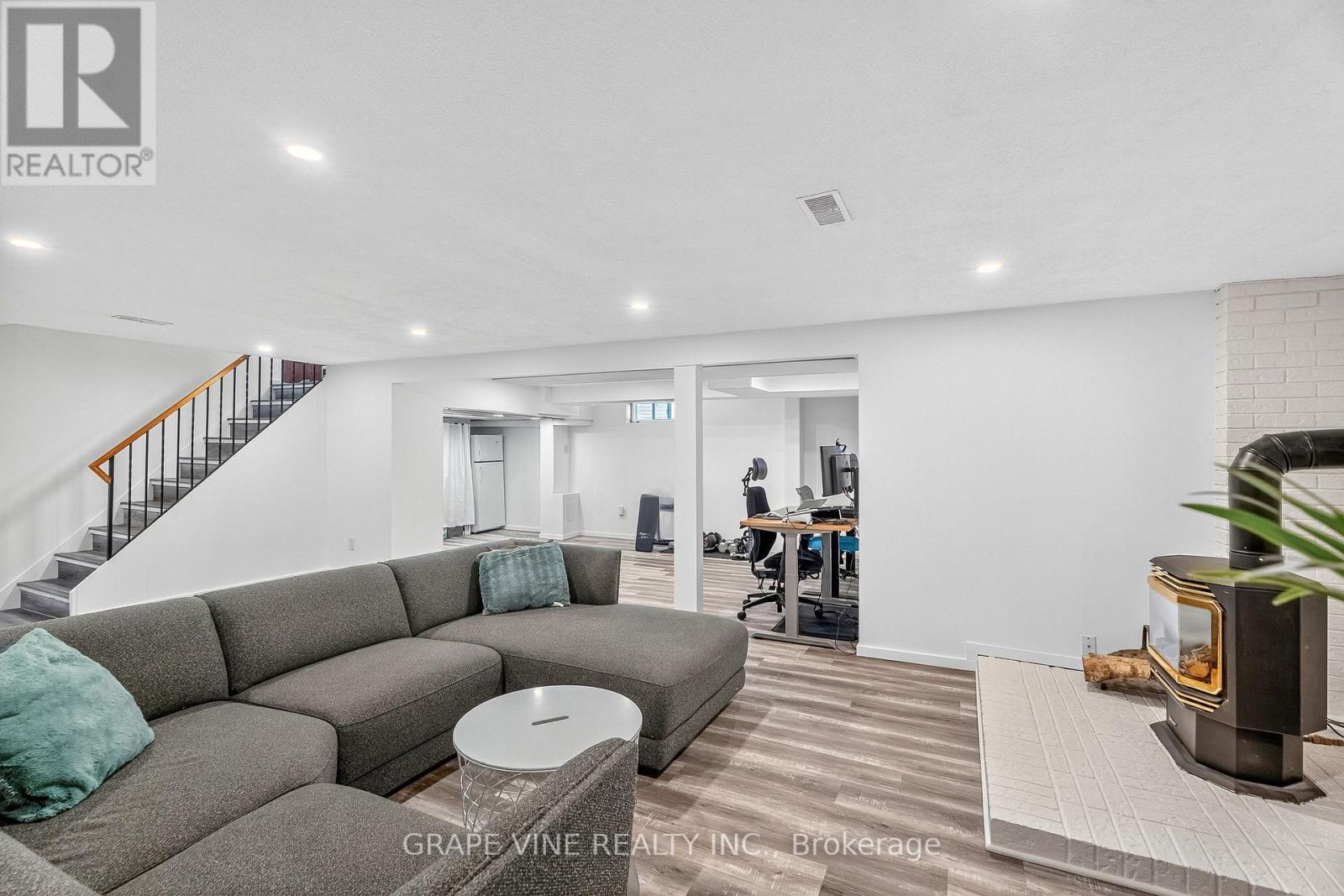 Photo 34 of 2405 Dwight Crescent, Ottawa ON