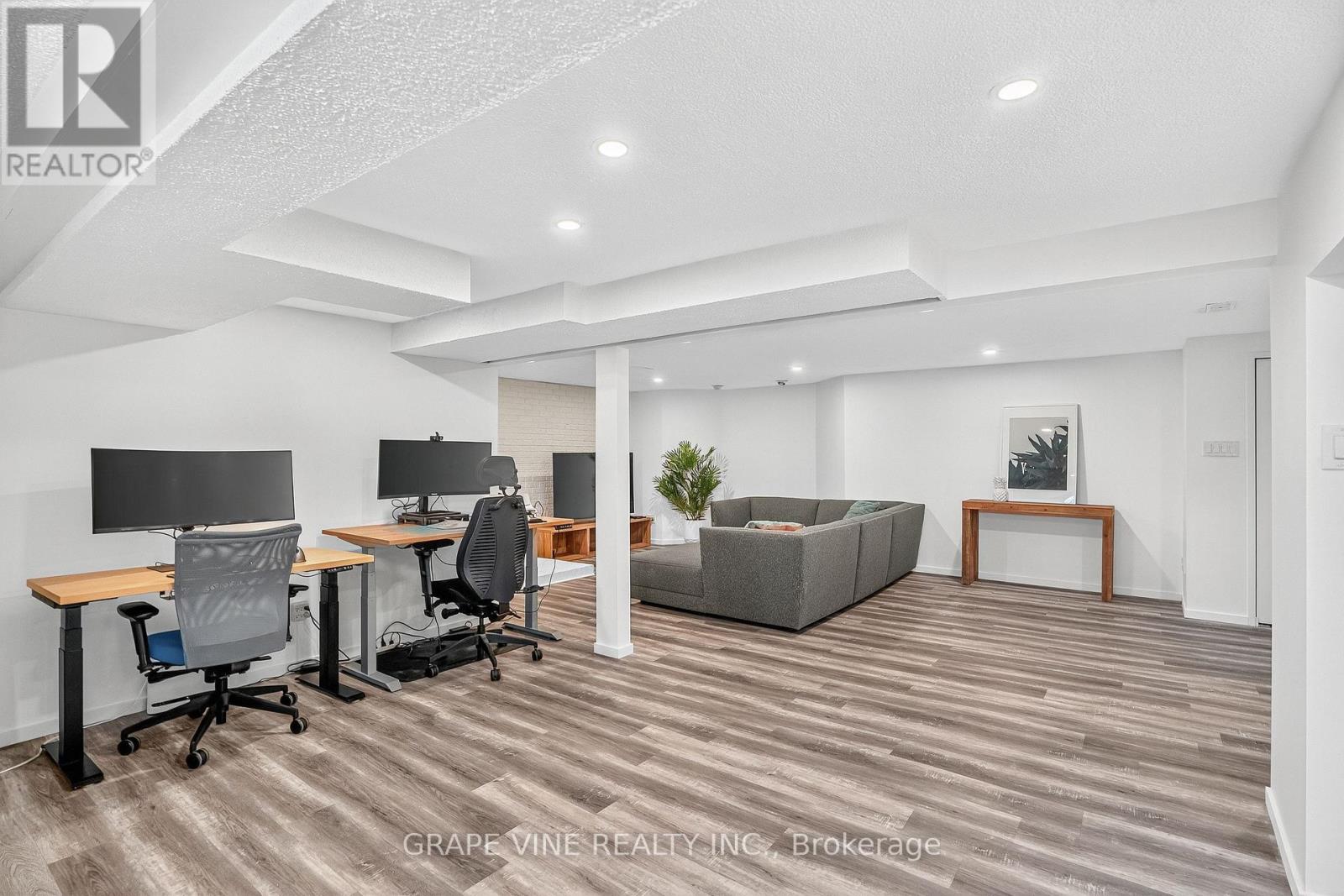Photo 35 of 2405 Dwight Crescent, Ottawa ON