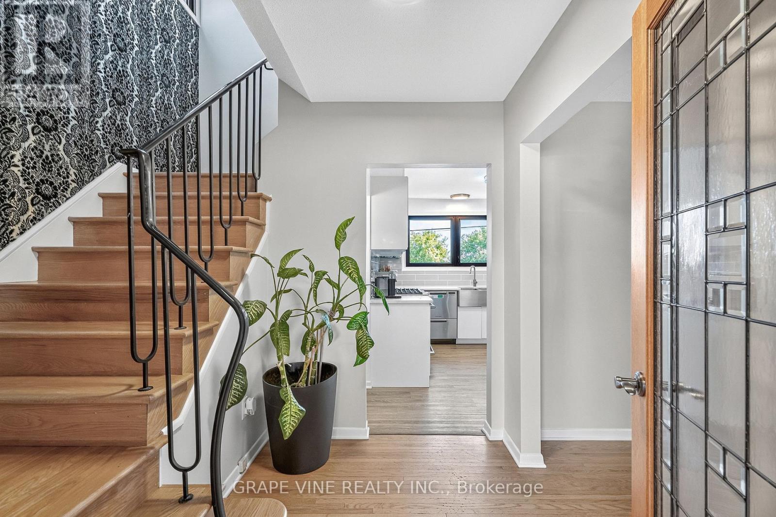 Photo 8 of 2405 Dwight Crescent, Ottawa ON