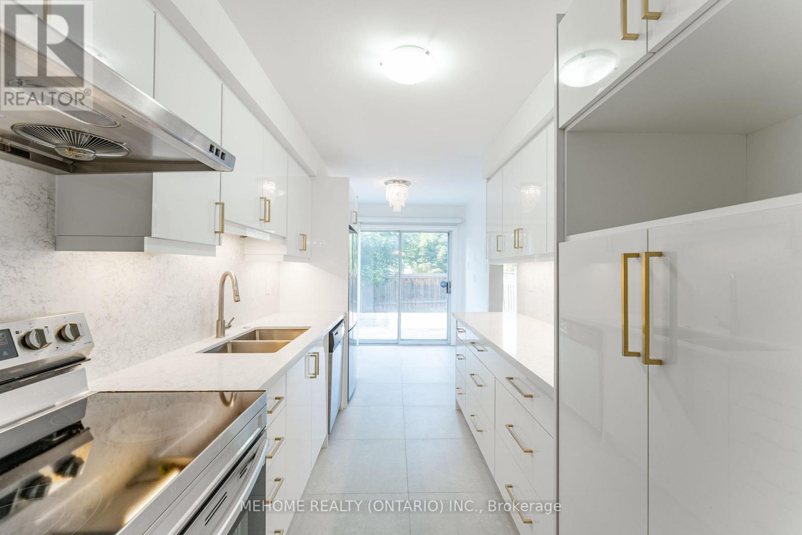 Photo 14 of 6 Thames Court, Richmond Hill ON