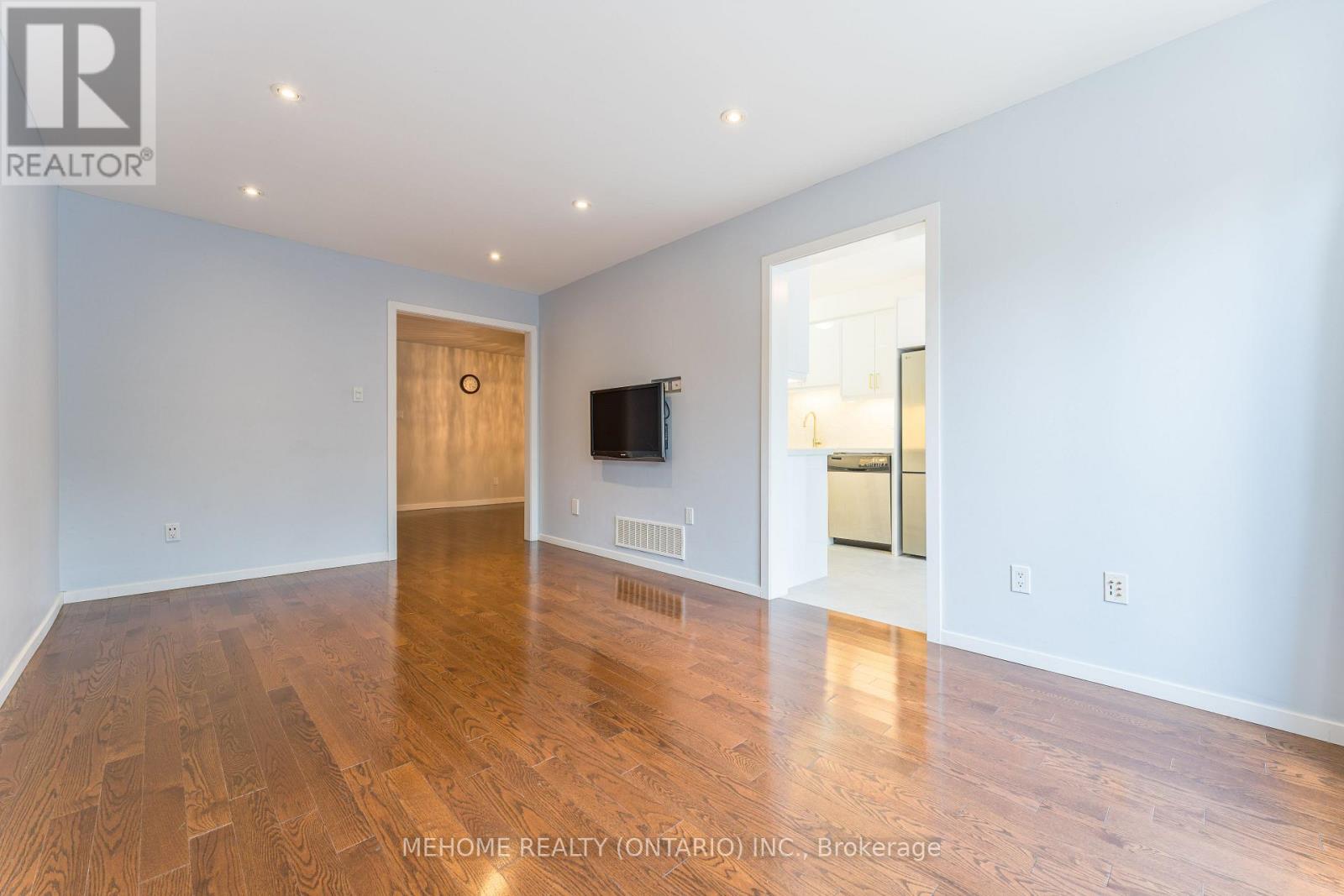 Photo 13 of 6 Thames Court, Richmond Hill ON