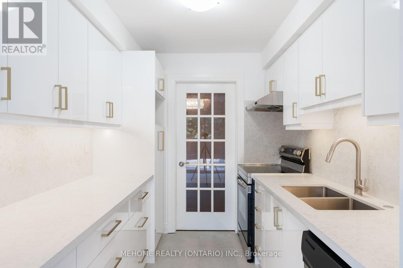 Photo 17 of 6 Thames Court, Richmond Hill ON