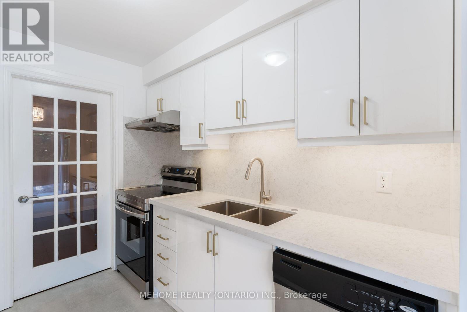 Photo 18 of 6 Thames Court, Richmond Hill ON