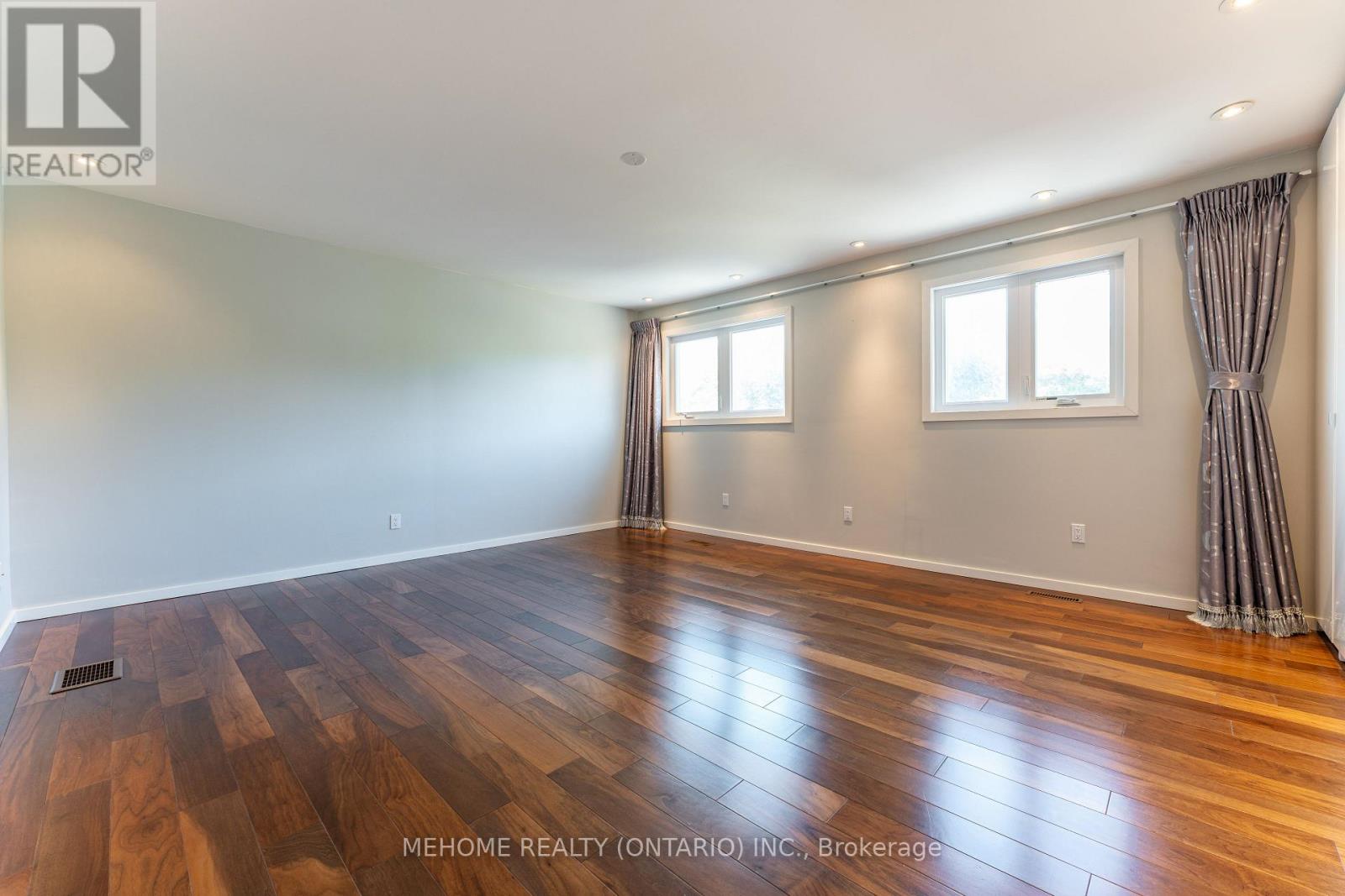Photo 23 of 6 Thames Court, Richmond Hill ON