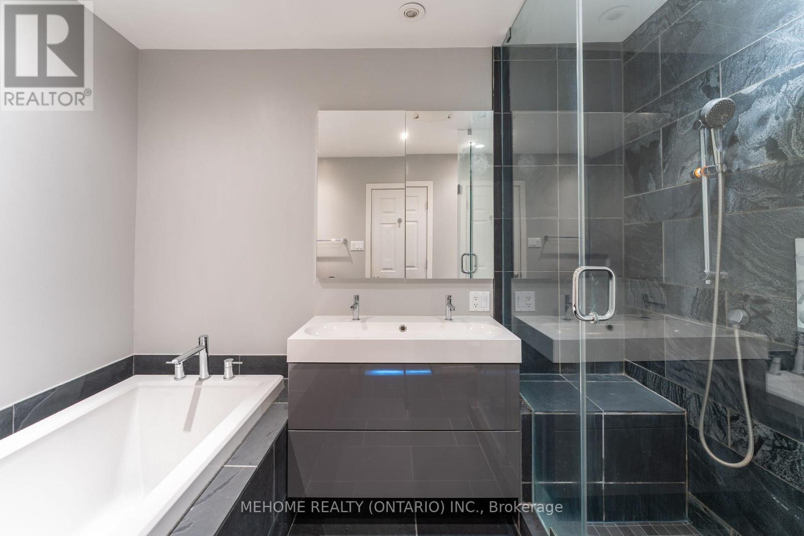 Photo 26 of 6 Thames Court, Richmond Hill ON