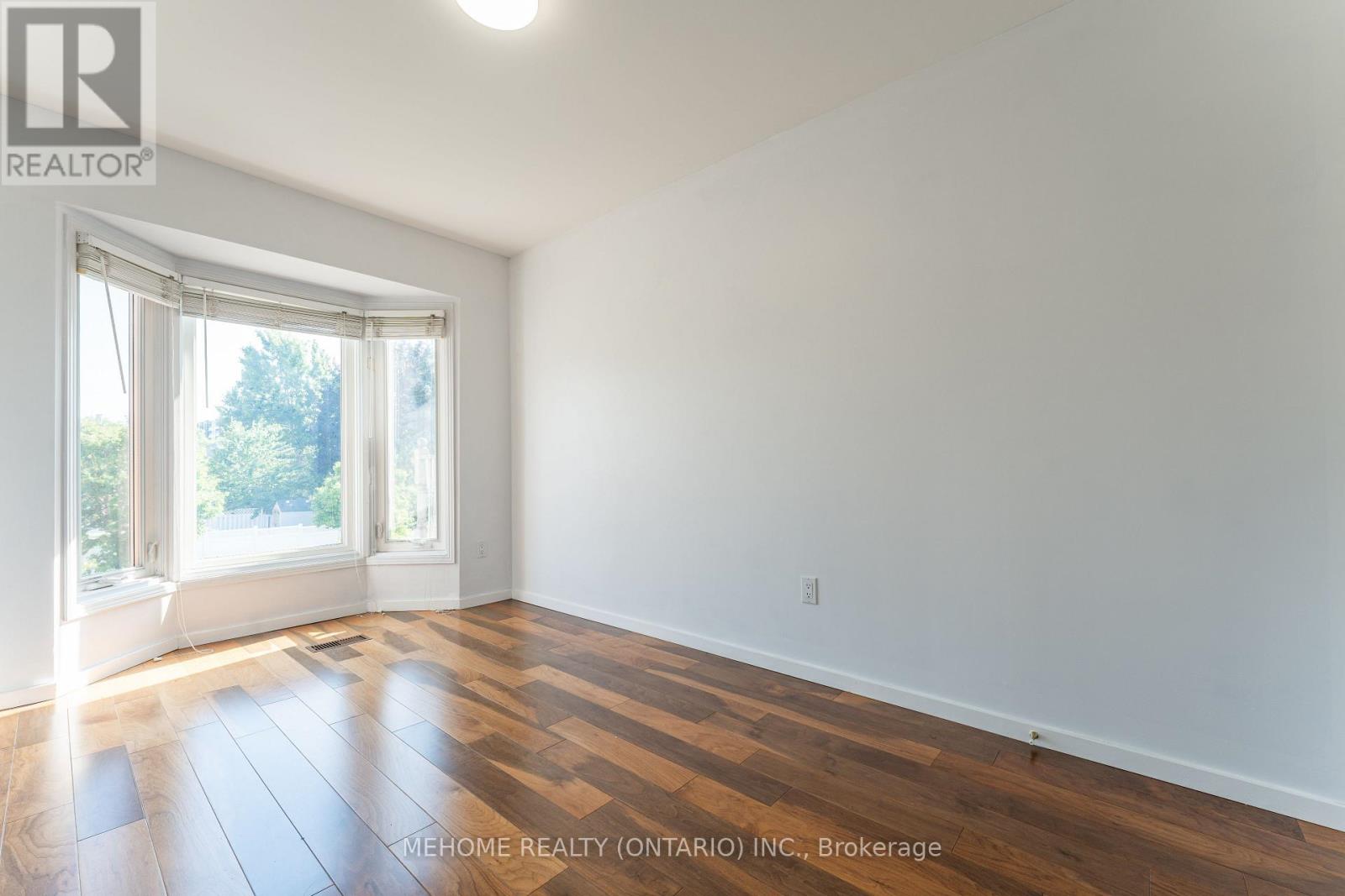 Photo 32 of 6 Thames Court, Richmond Hill ON