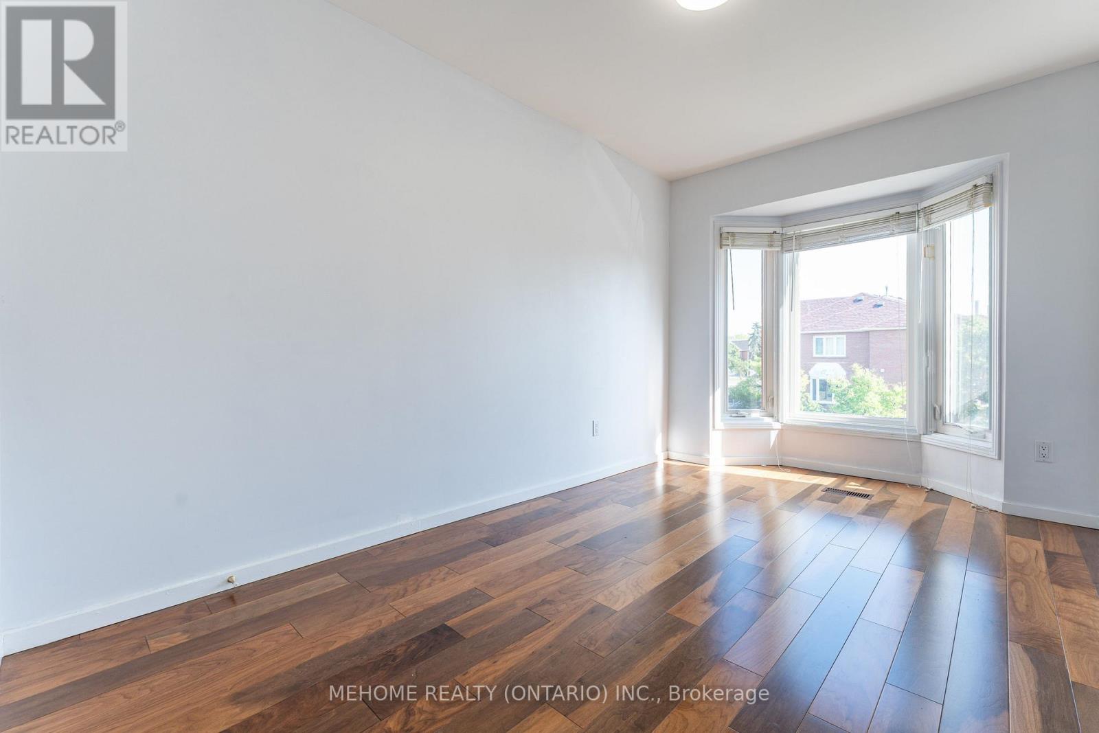 Photo 31 of 6 Thames Court, Richmond Hill ON
