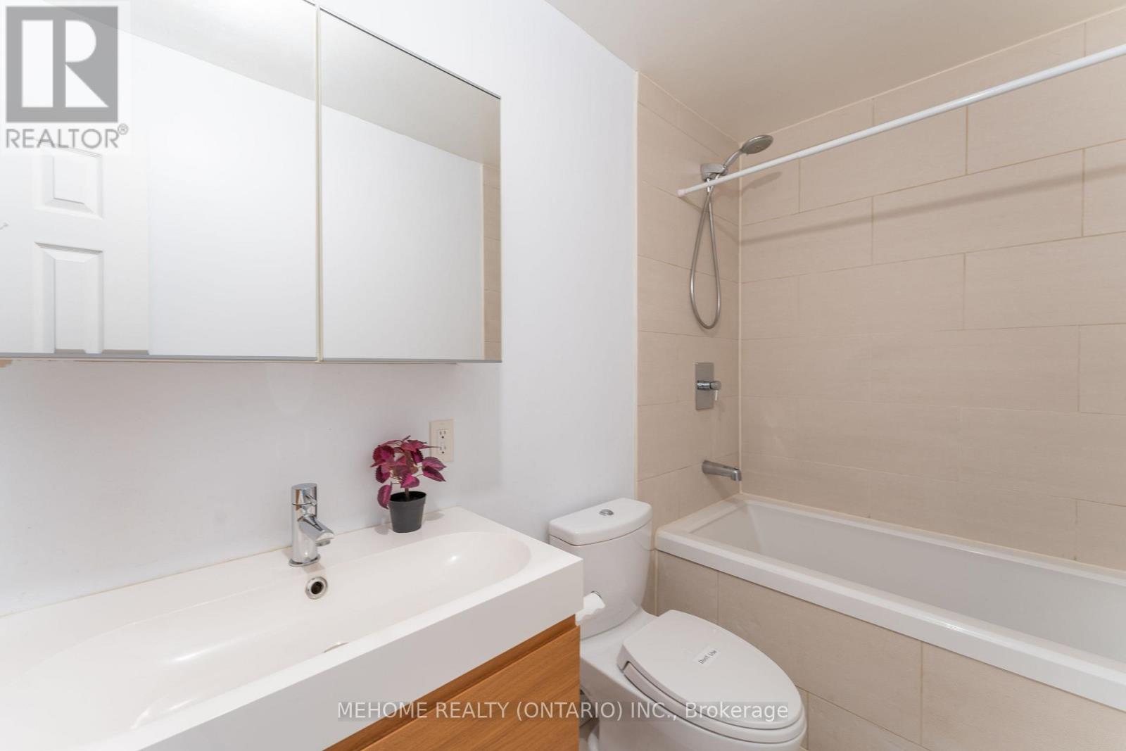 Photo 35 of 6 Thames Court, Richmond Hill ON