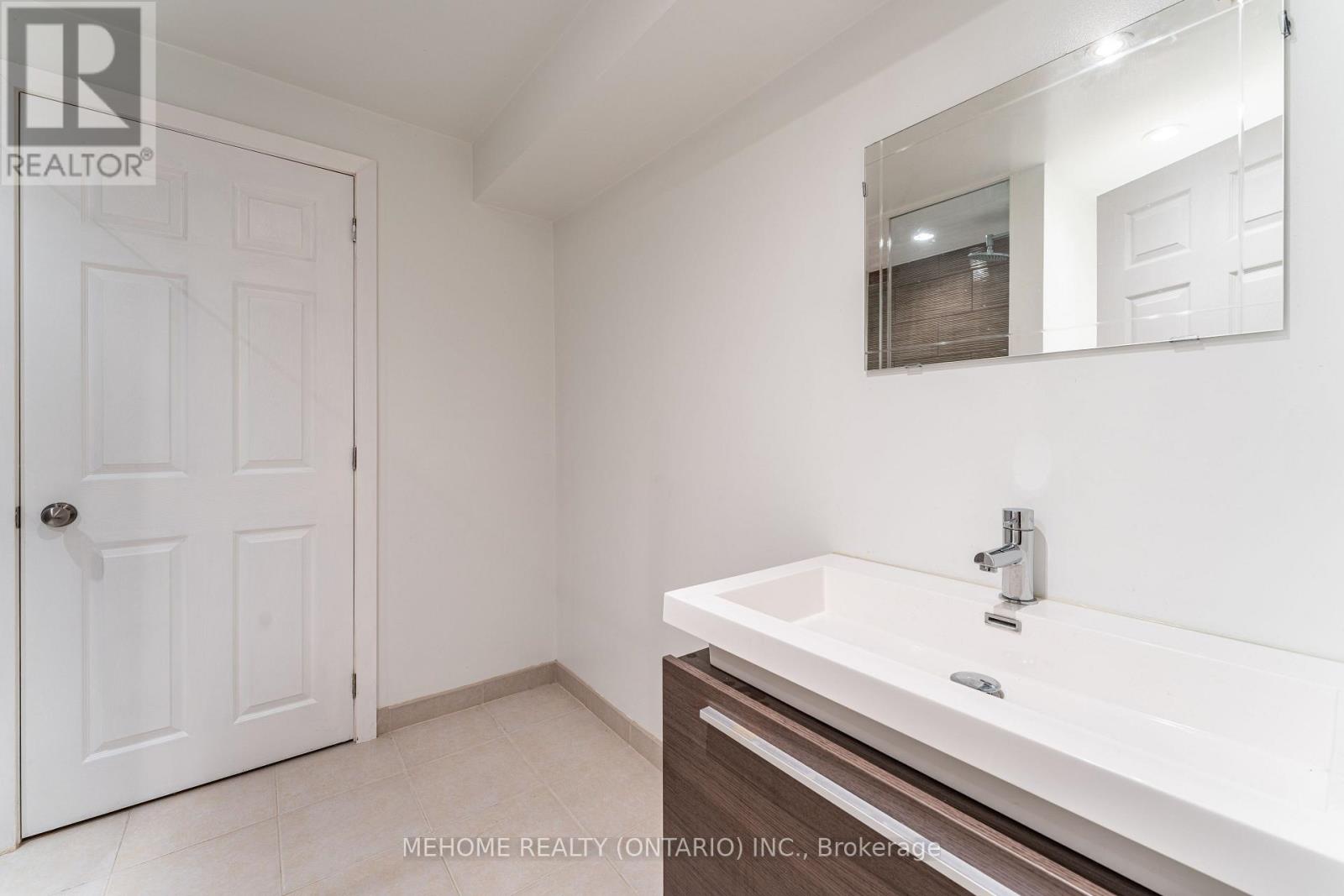 Photo 42 of 6 Thames Court, Richmond Hill ON