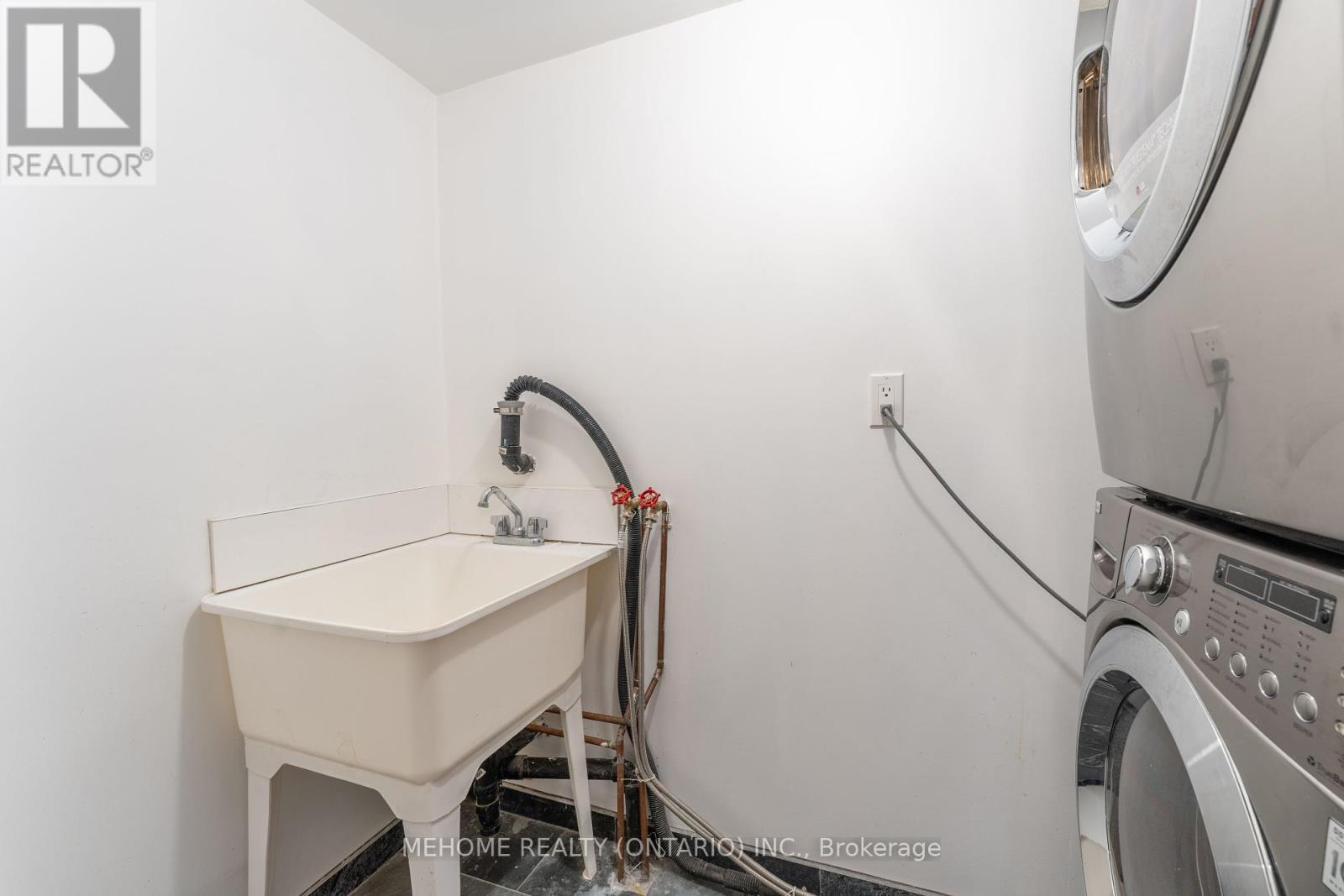 Photo 44 of 6 Thames Court, Richmond Hill ON