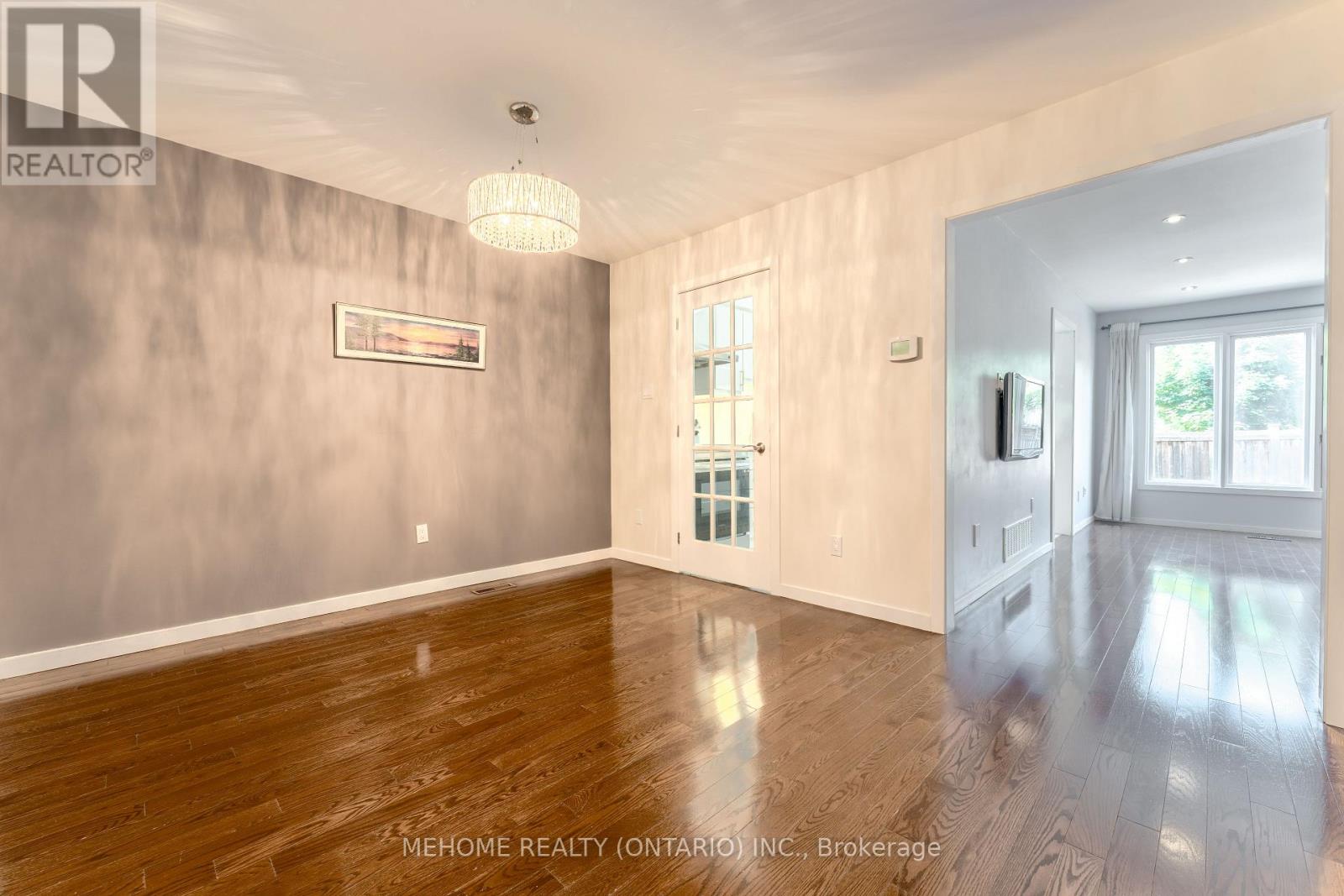 Photo 8 of 6 Thames Court, Richmond Hill ON